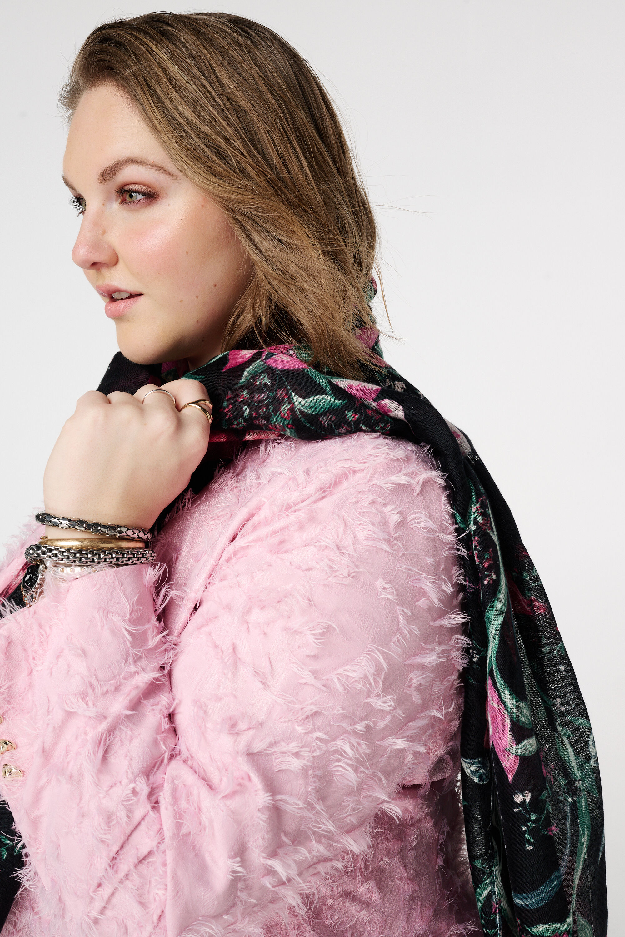 Schal mit Print und Strasssteinen image number 2