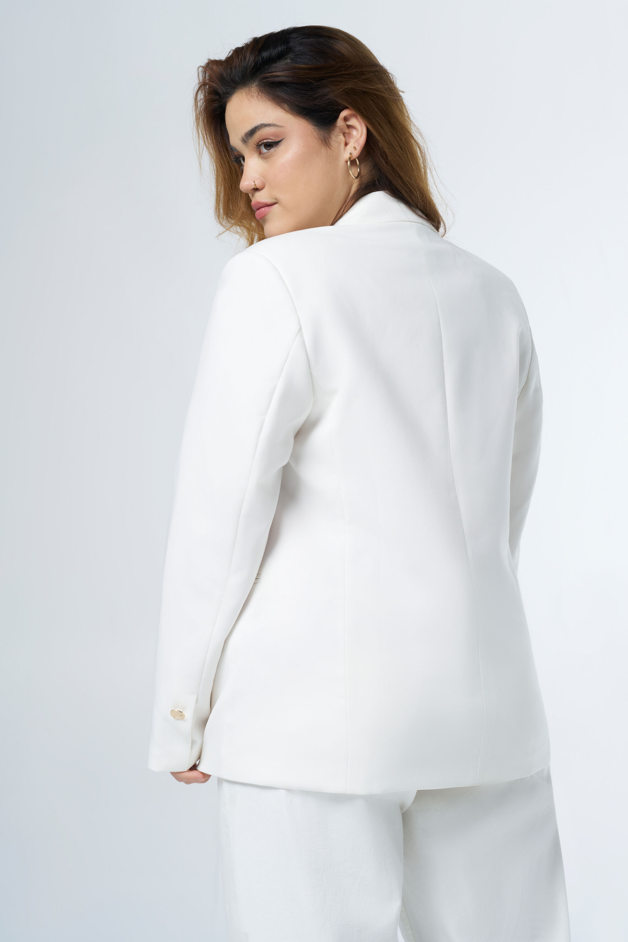 Locker sitzender Blazer mit goldenem Knopf image number 3