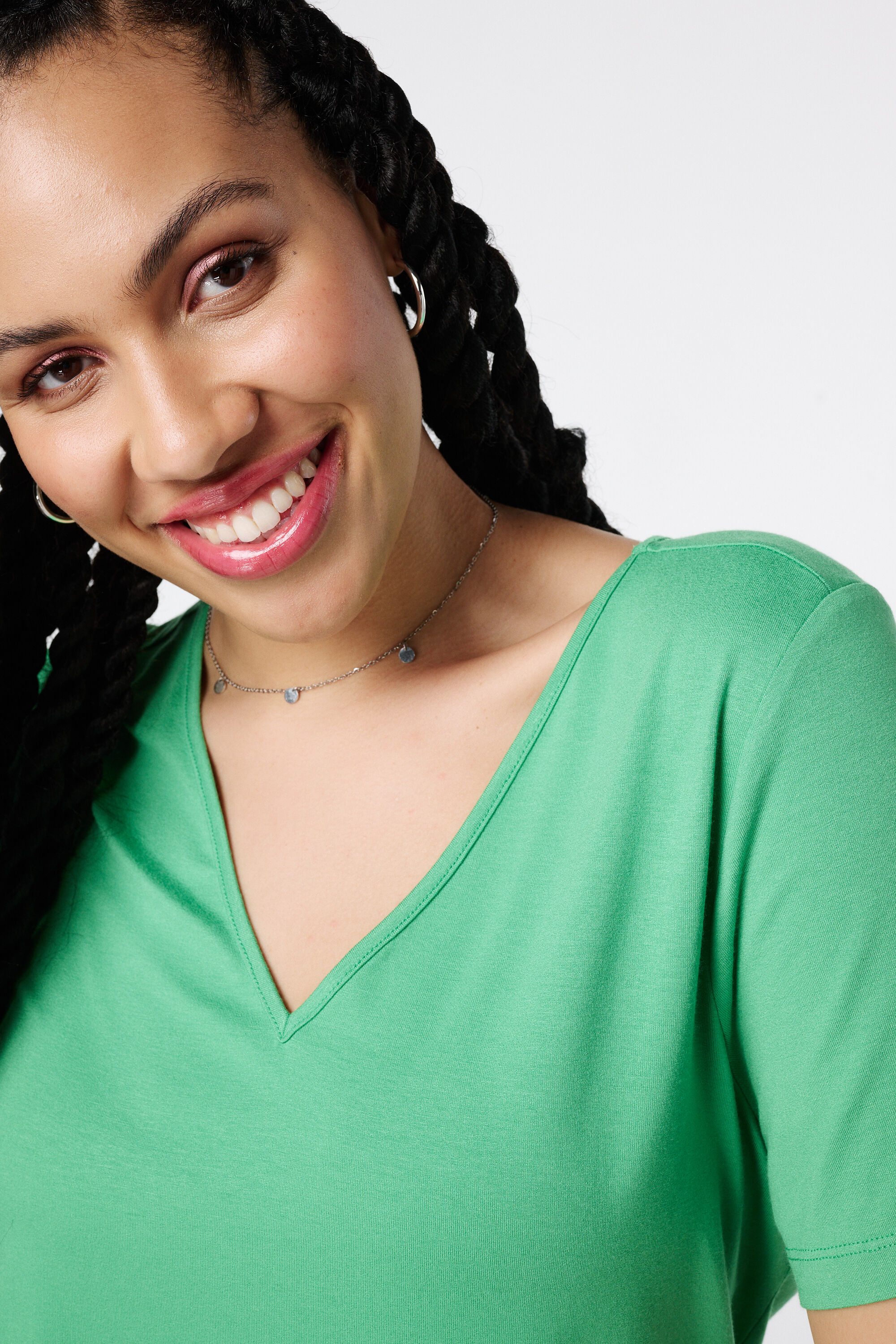 T-Shirt mit V-Ausschnitt image number 4