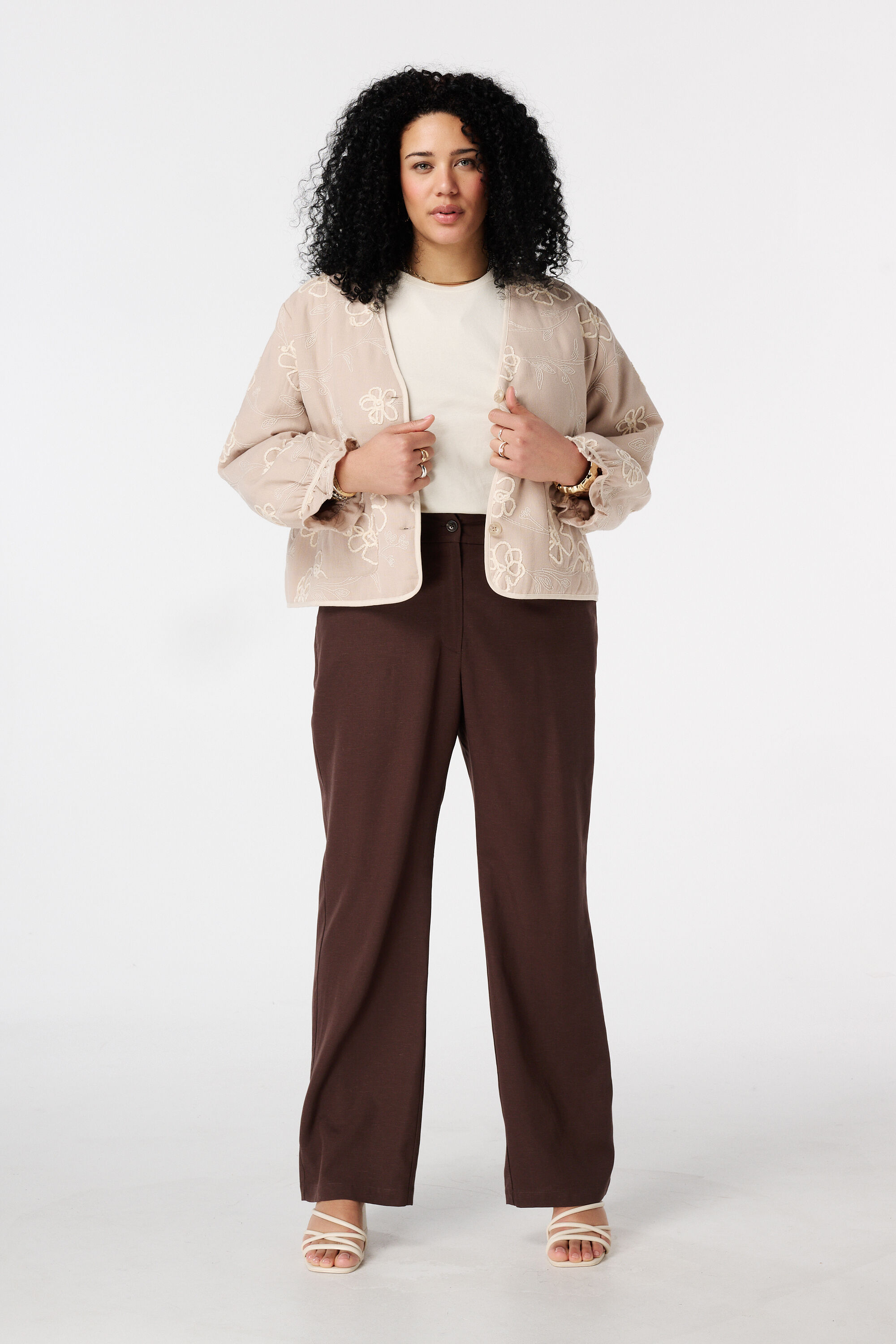 Jacke mit bestickten Blumen image number 5