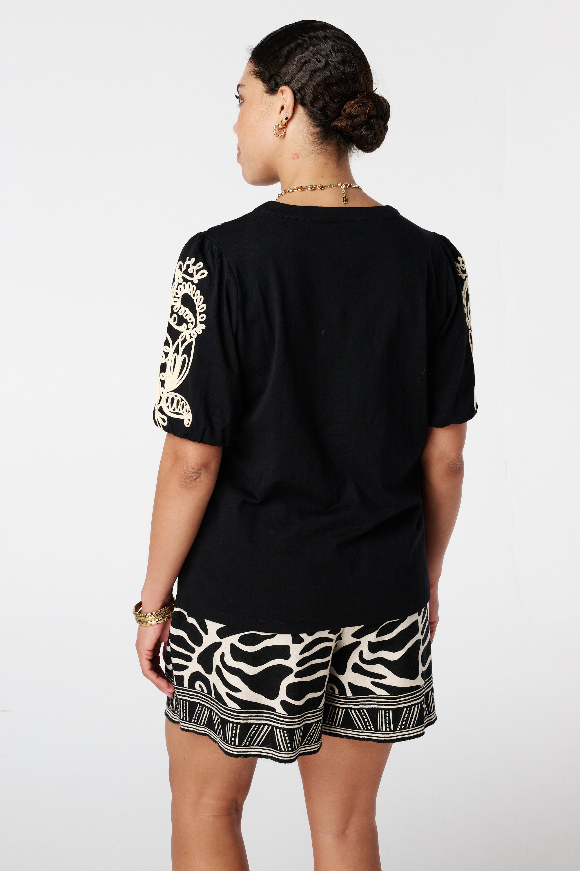 Oberteil mit bestickten &Auml;rmeln image number 3