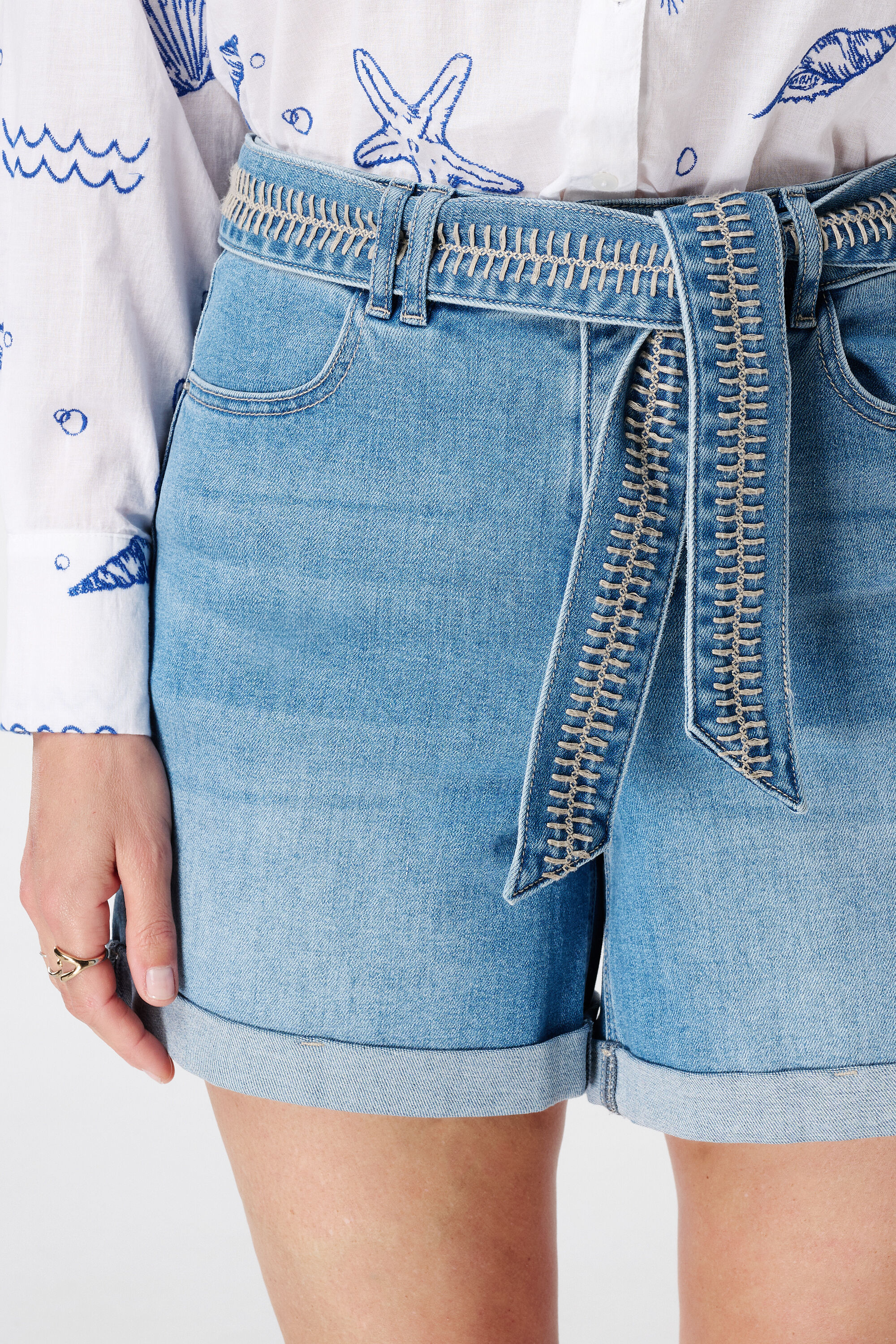 Jeans Shorts mit Bunddetail image number 4