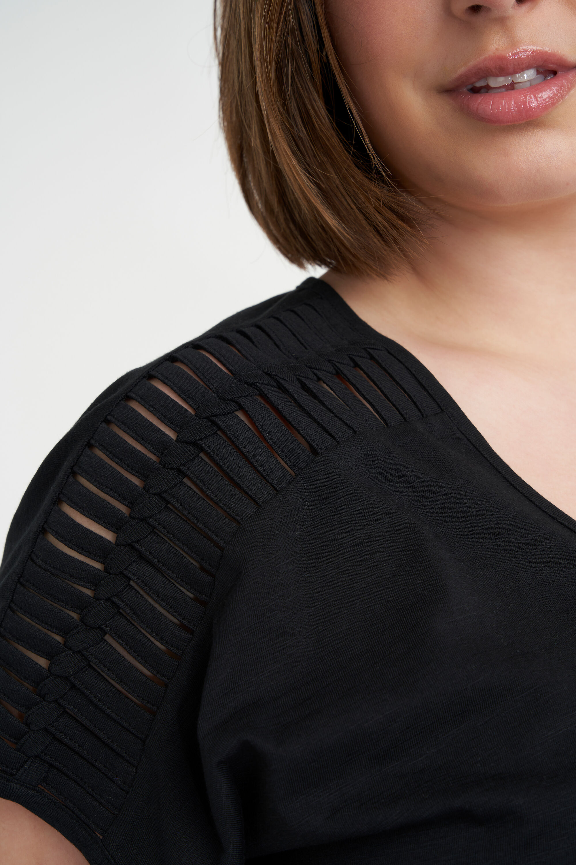 T-Shirt mit offener Schulter image number 4