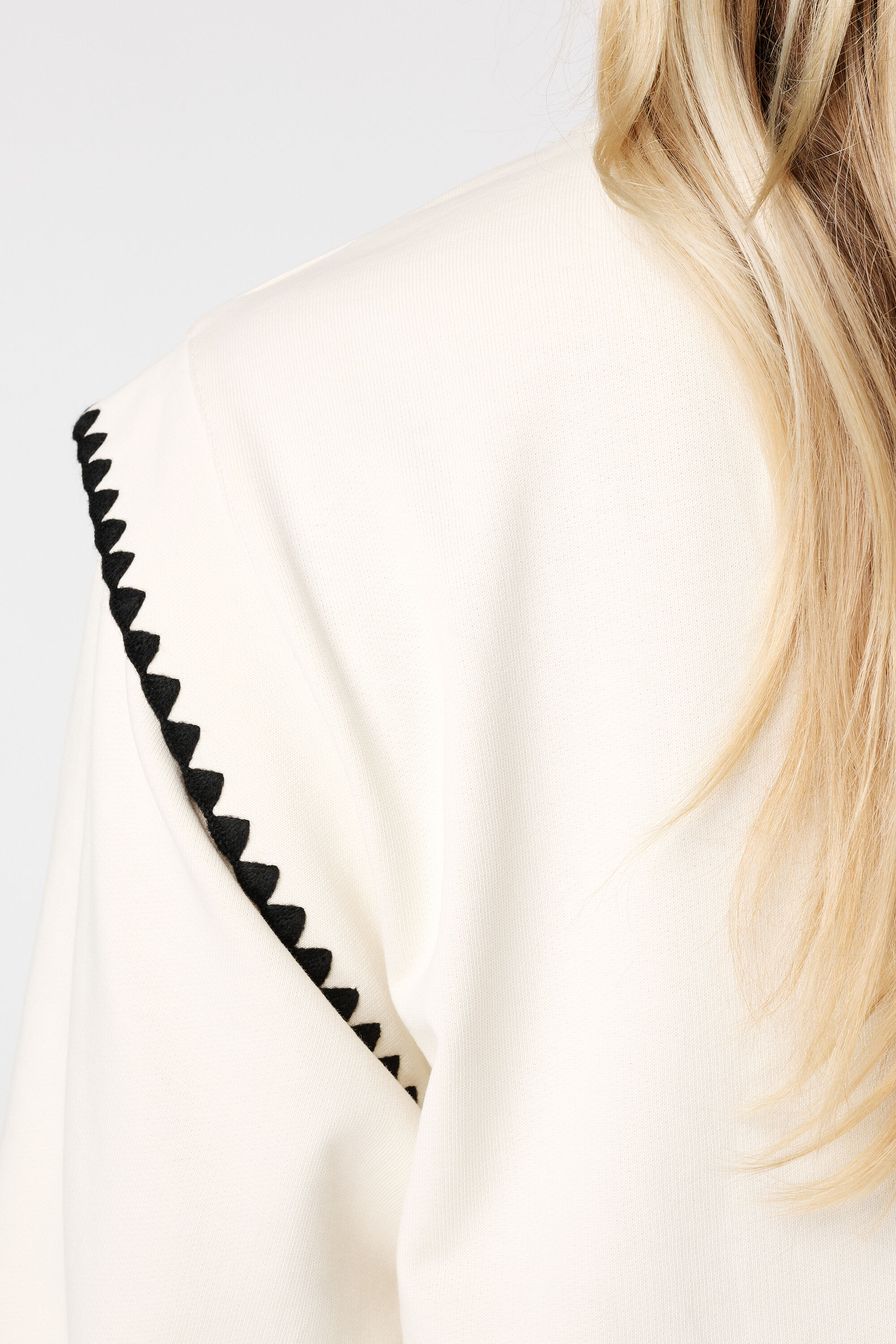 Pullover mit kontrastierenden B&uuml;ndchen image number 6