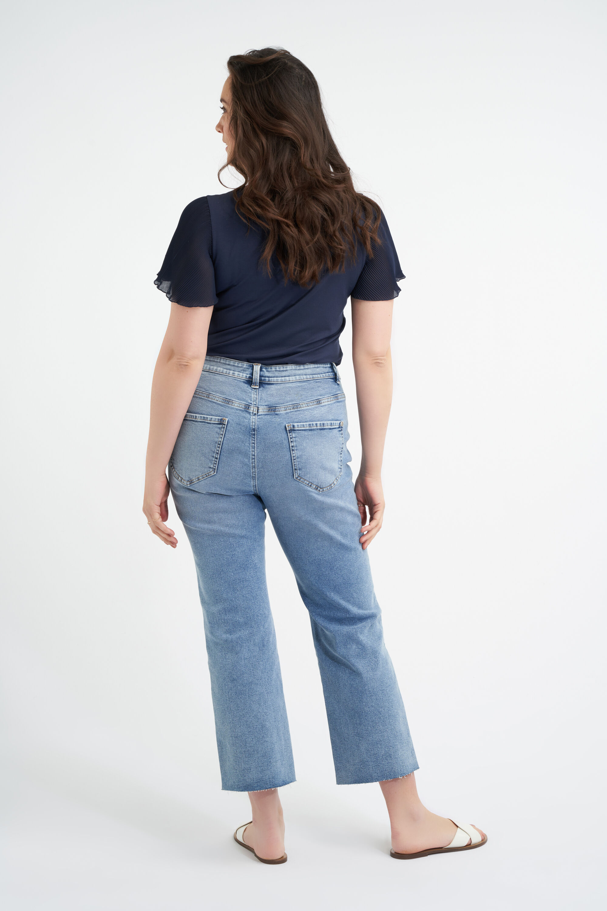 Kurze geschnittene Straight-Leg-Jeans image number 3