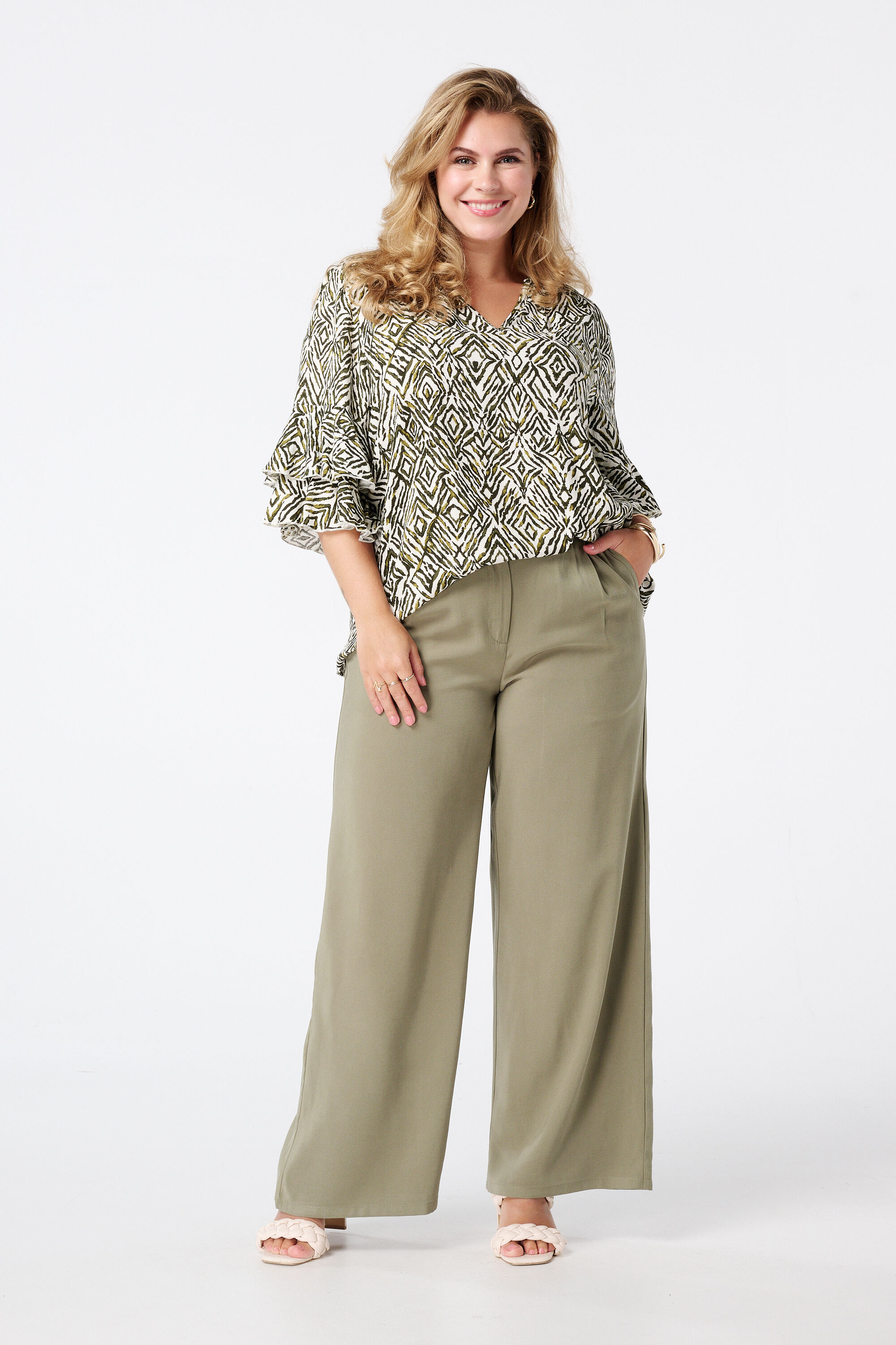 Bluse mit Print und R&uuml;schen&auml;rmeln image number 5