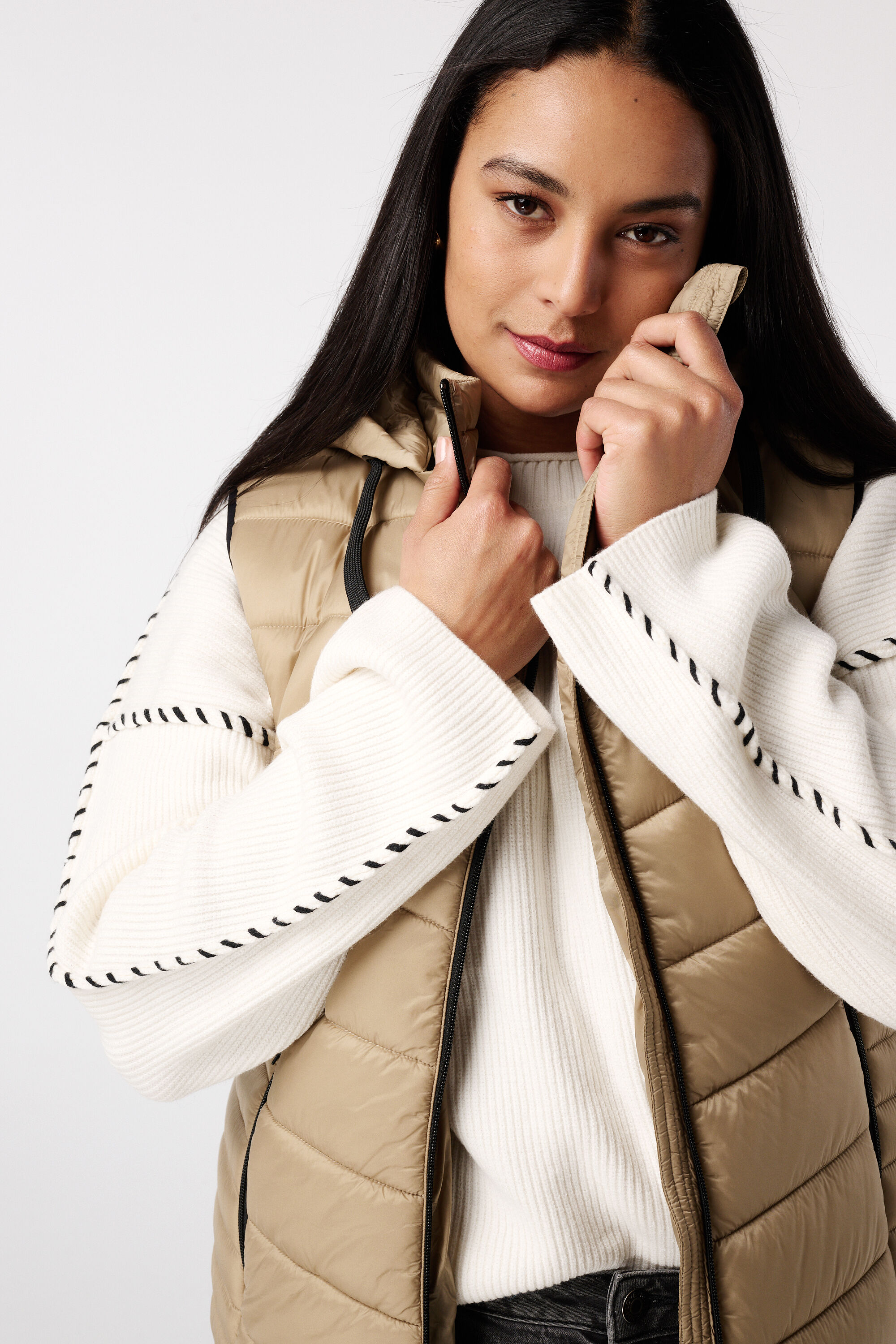 Lange Steppweste mit Kapuze image number 4