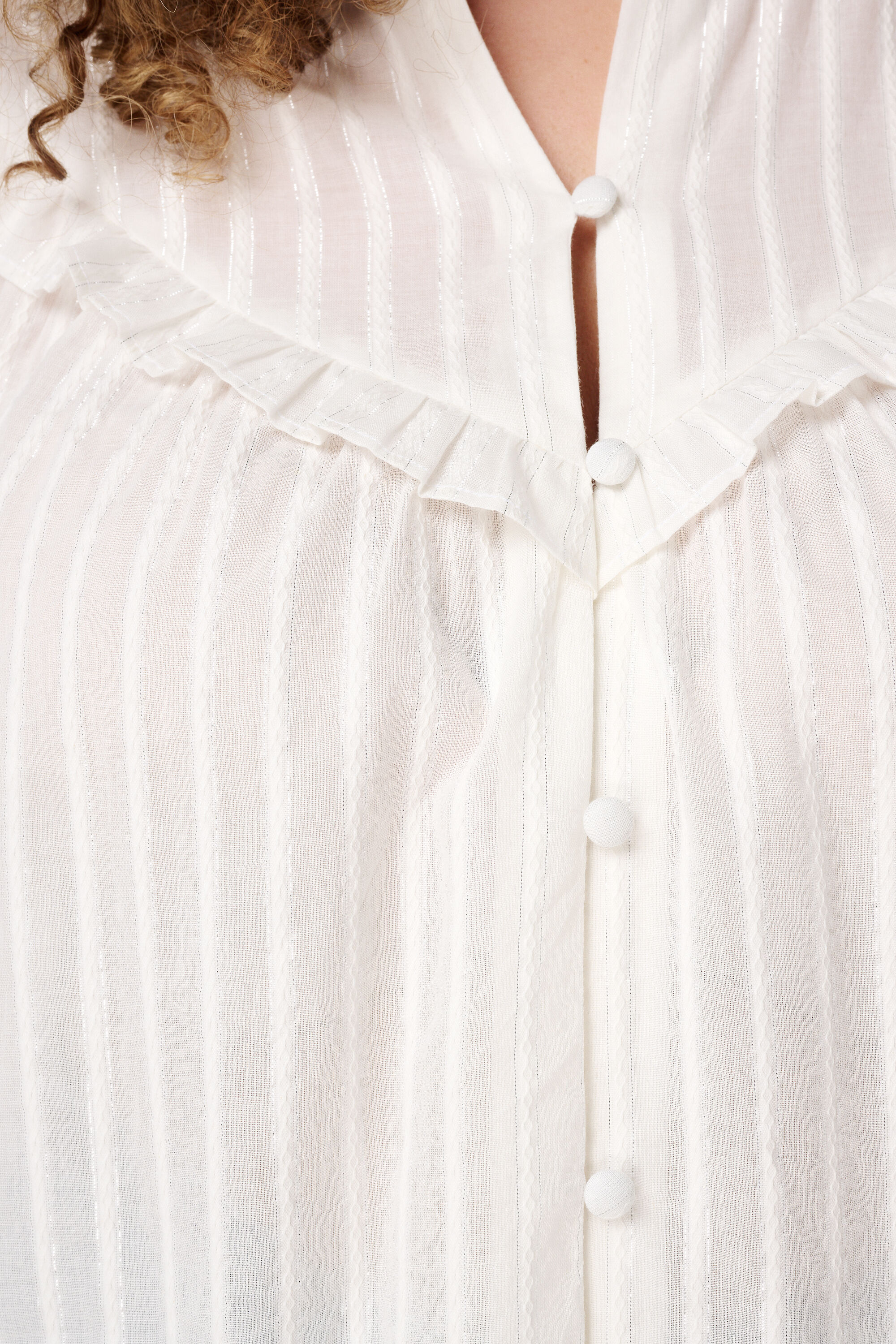 Bluse mit metallischen Verzierungen image number 6