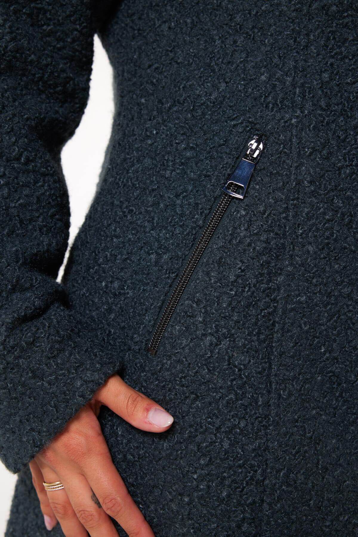 Boucl&eacute;-Mantel image number 5