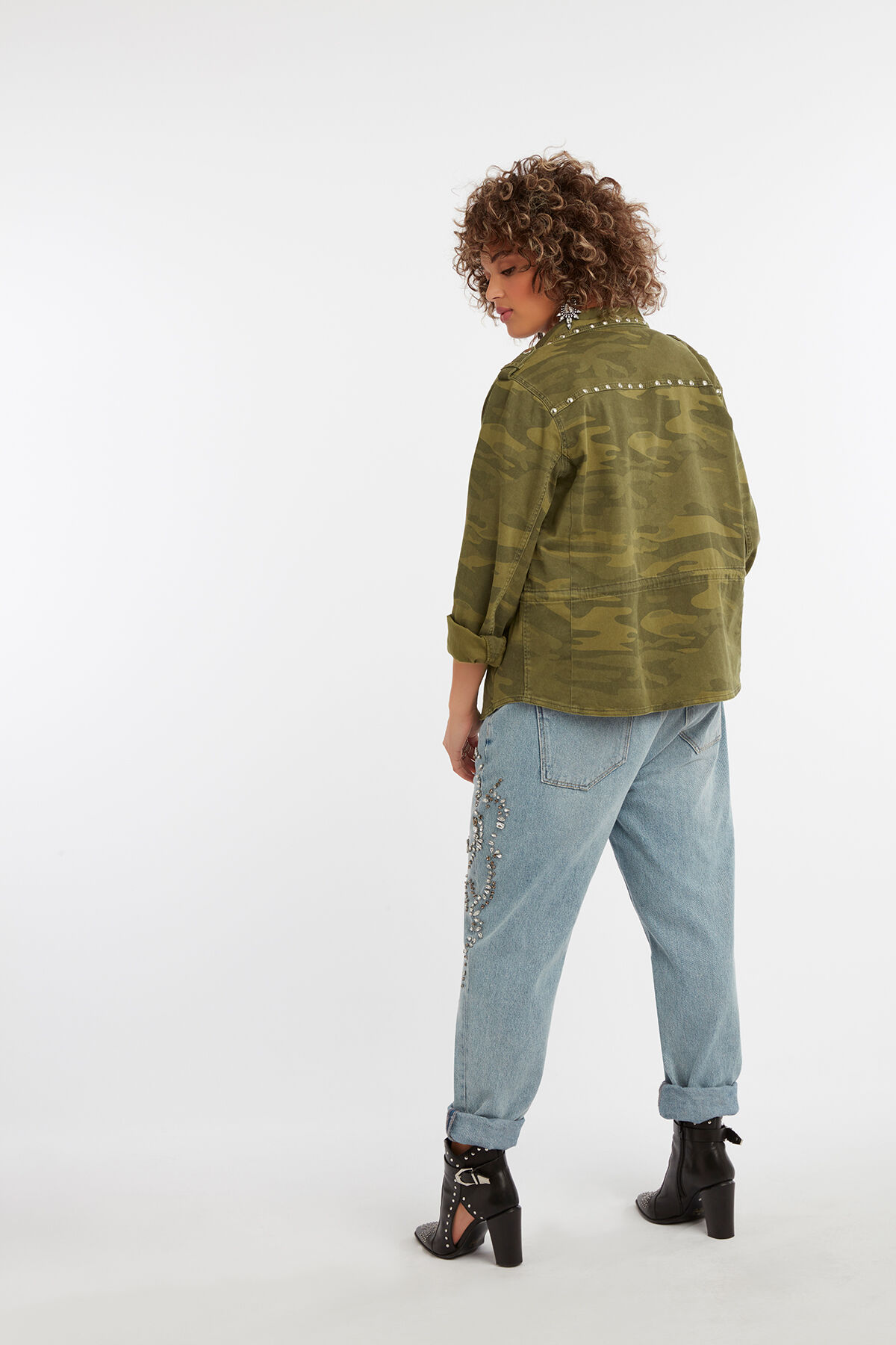 Boyfriend-Jeans mit Strass image number 5