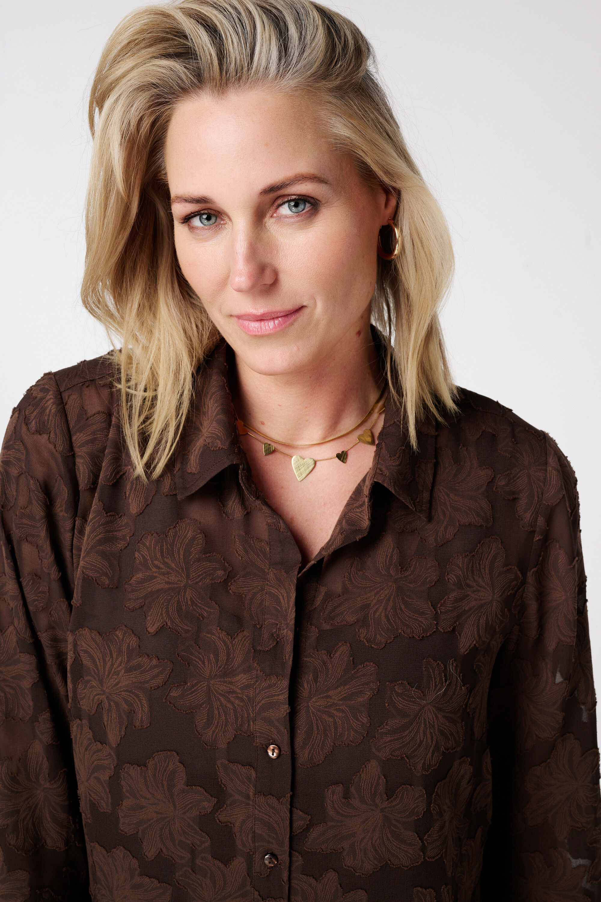 Transparente Bluse mit Blumenstruktur image number 4