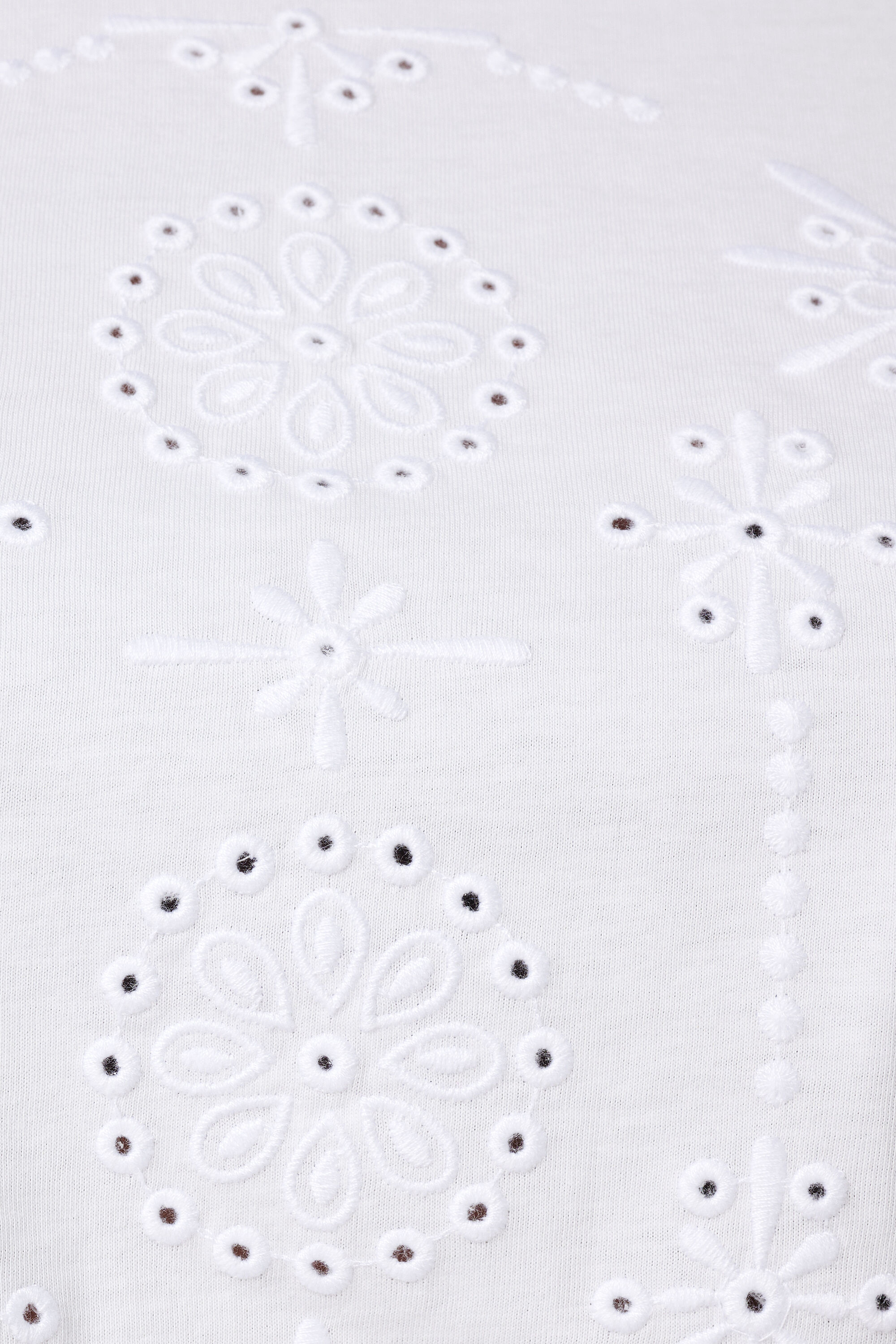 T-Shirt mit Stickerei image number 6