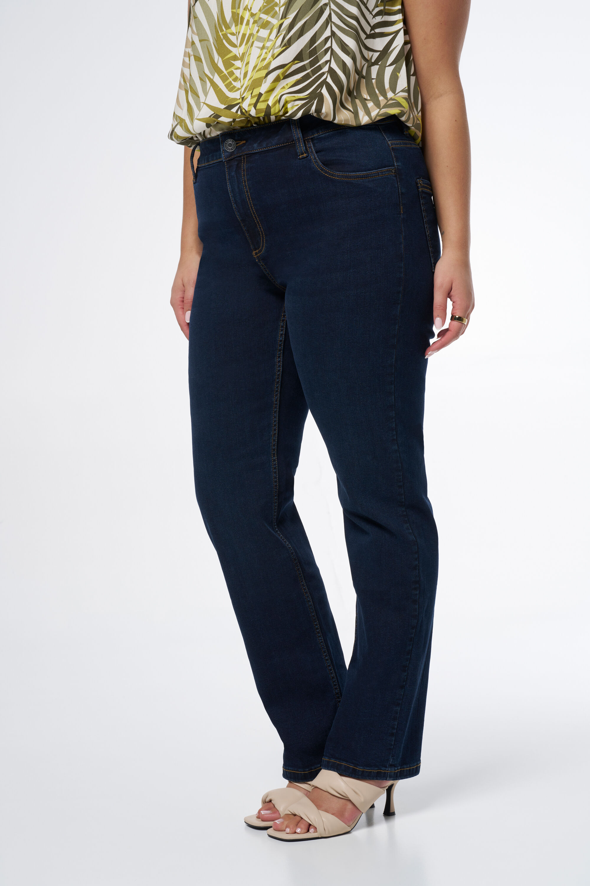 Jeans mit geradem Bein LILY image number 5