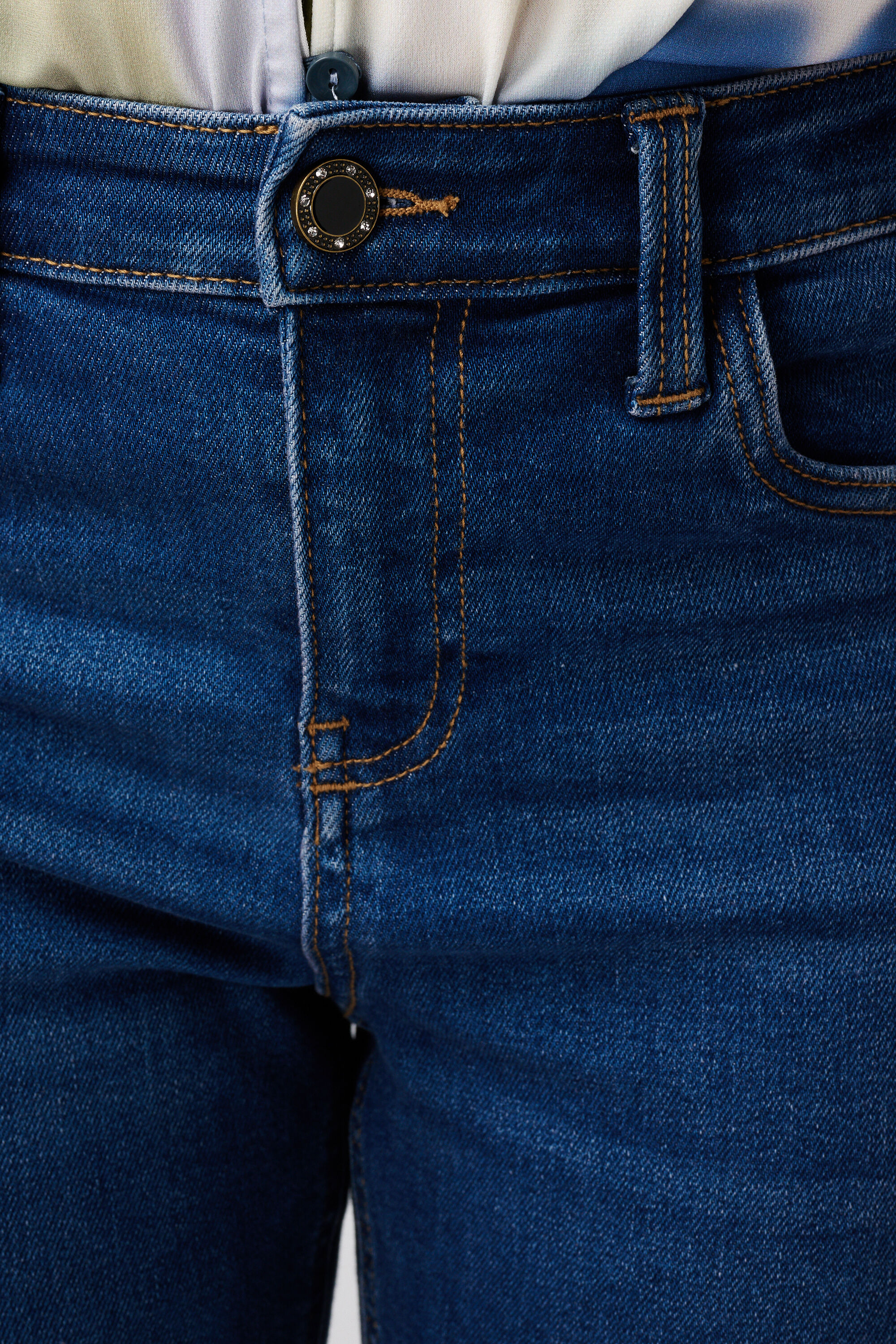 Straight-Leg-Jeans  image number 4