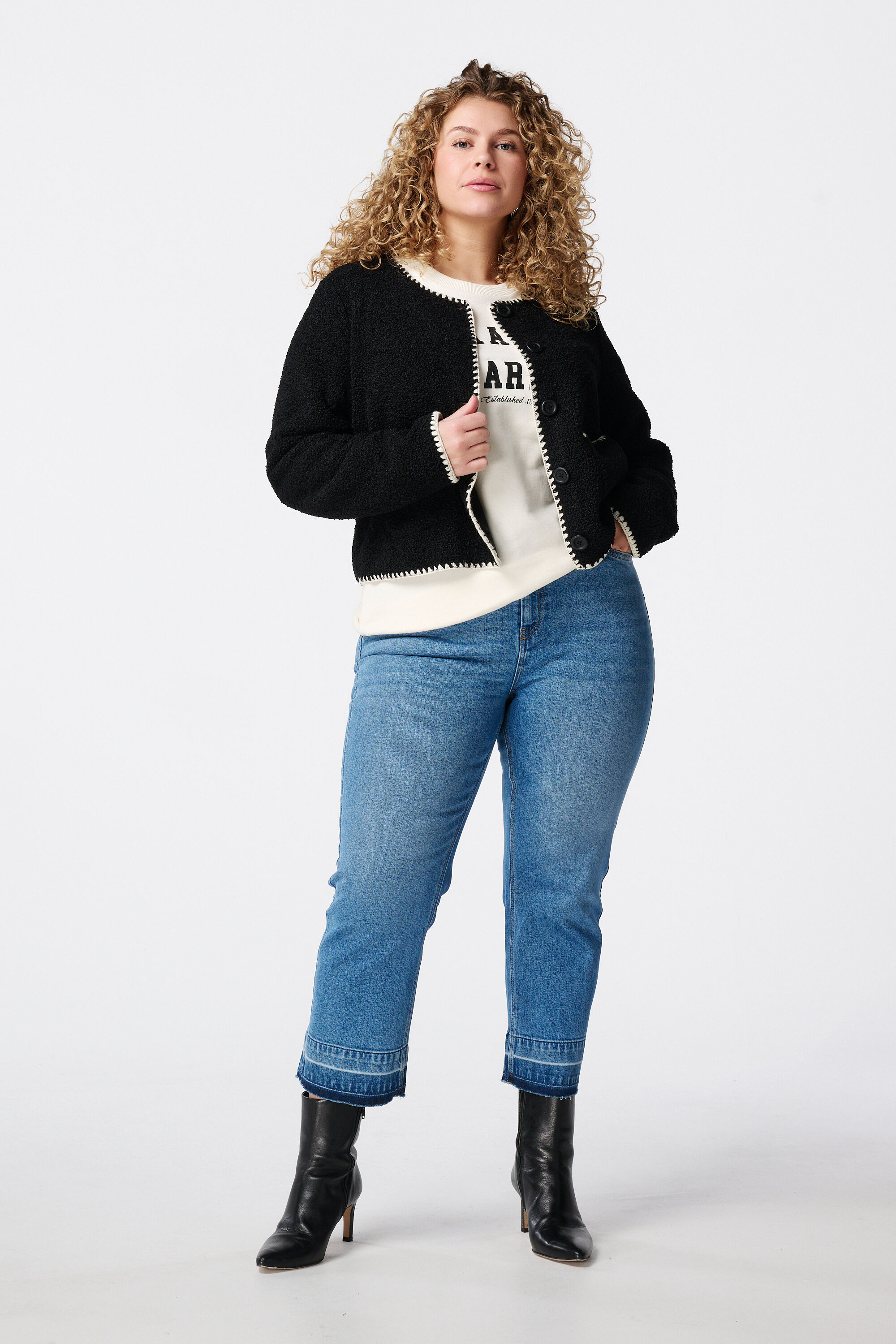 Teddyjacke mit kontrastierenden Verzierungen  image number 5