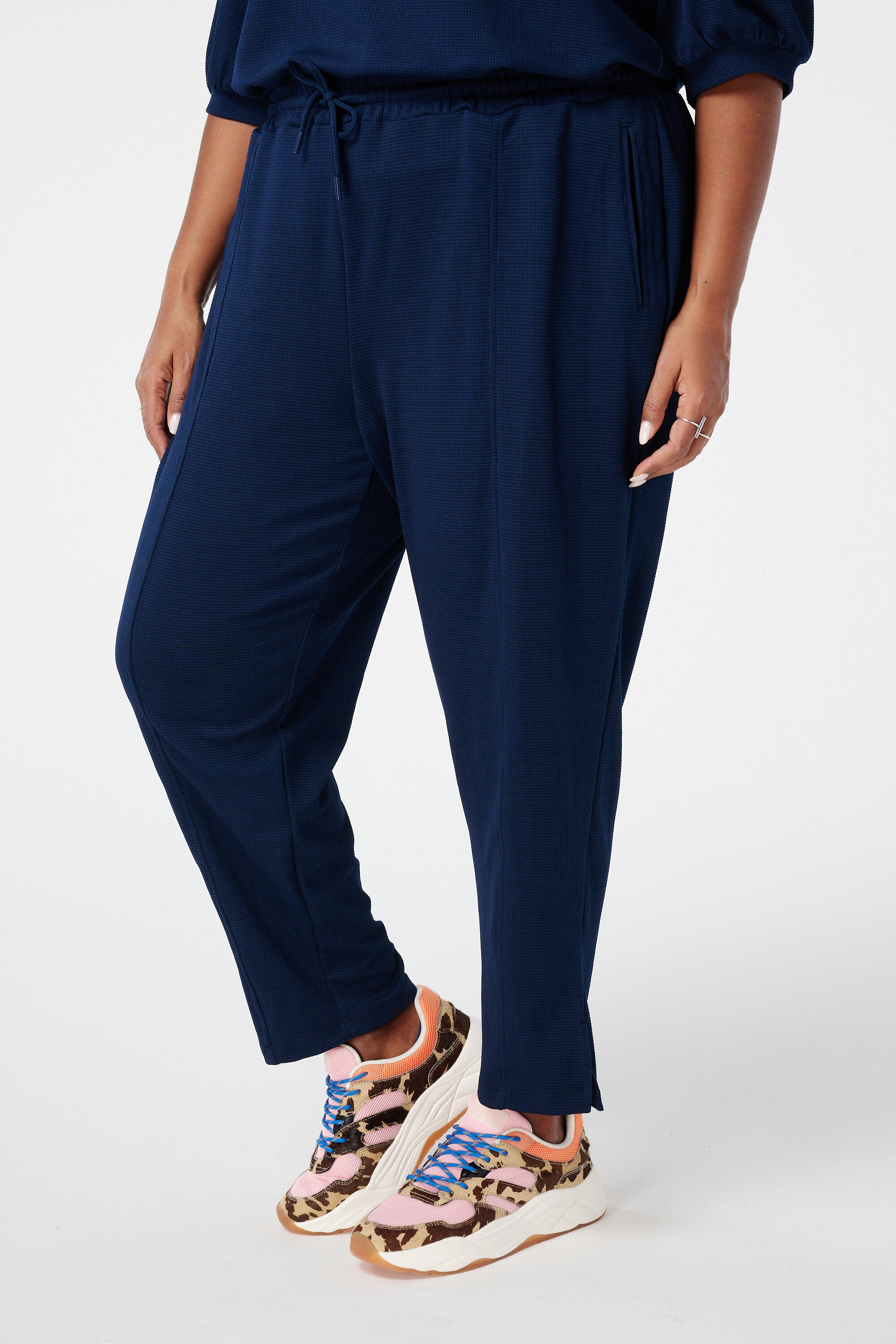 Hose mit elastischem Bund image number 5