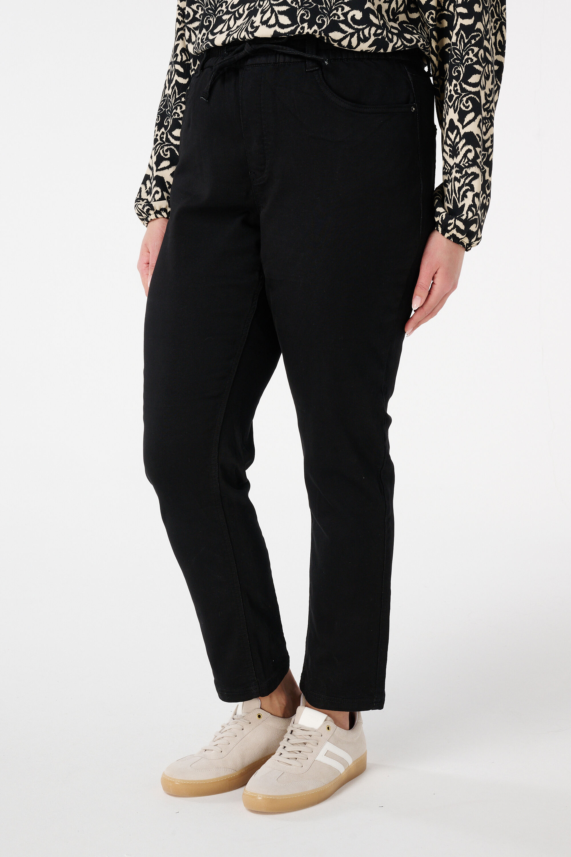 Jogginghose aus Denim image number 5