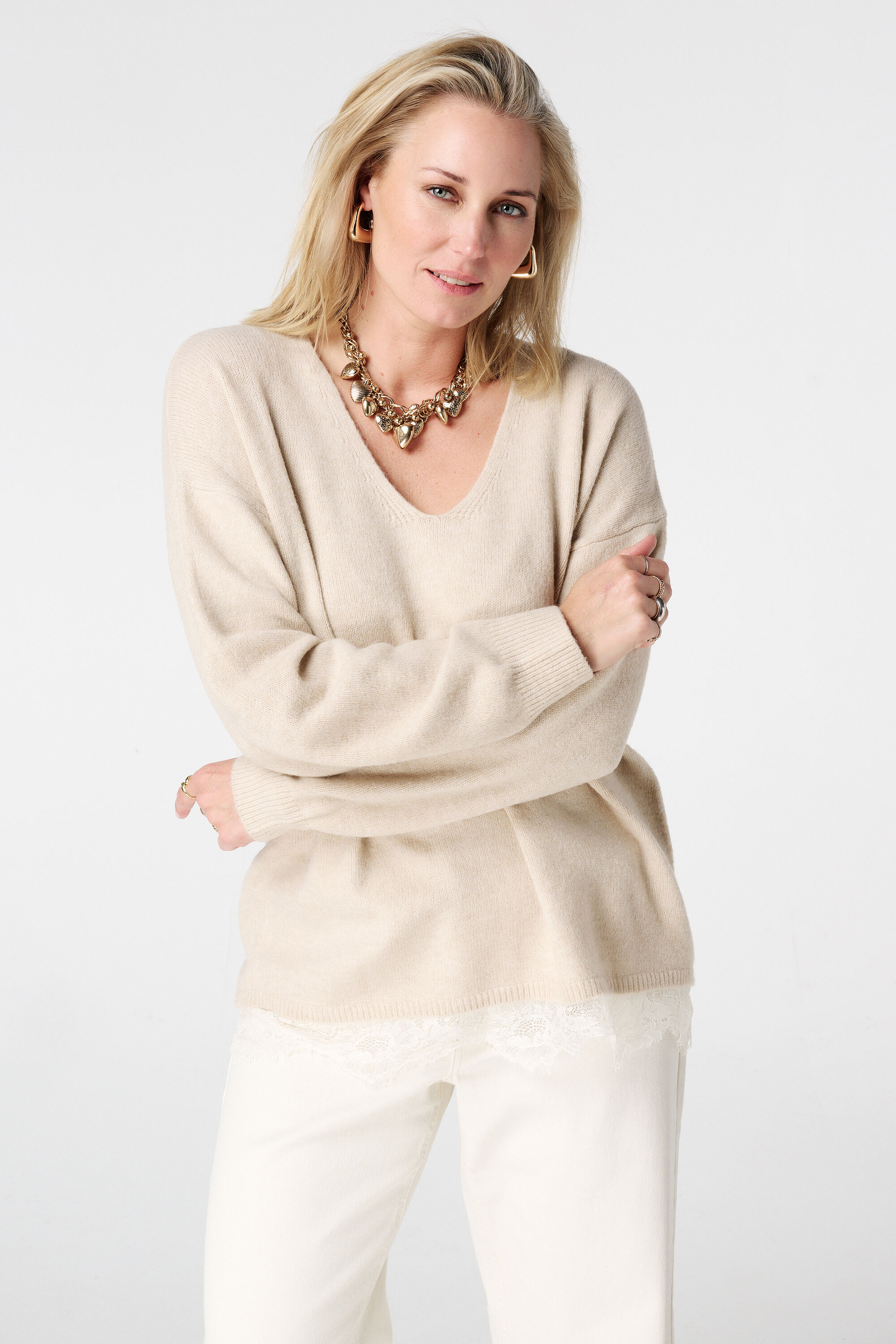 Pullover mit V-Ausschnitt und Spitzenabschluss