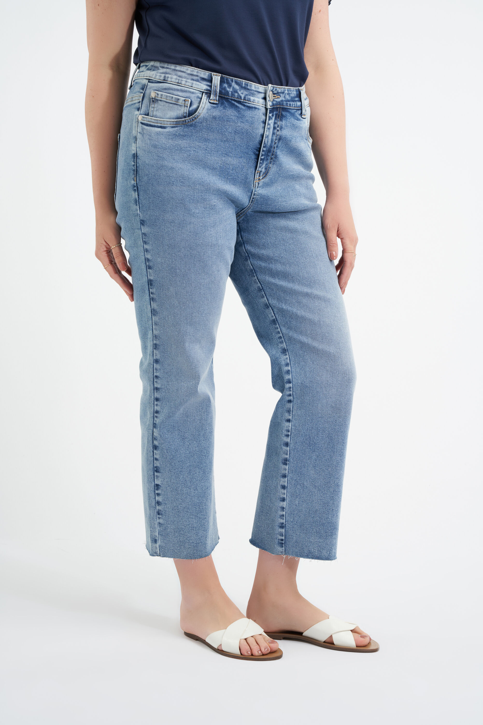 Kurze geschnittene Straight-Leg-Jeans image number 4