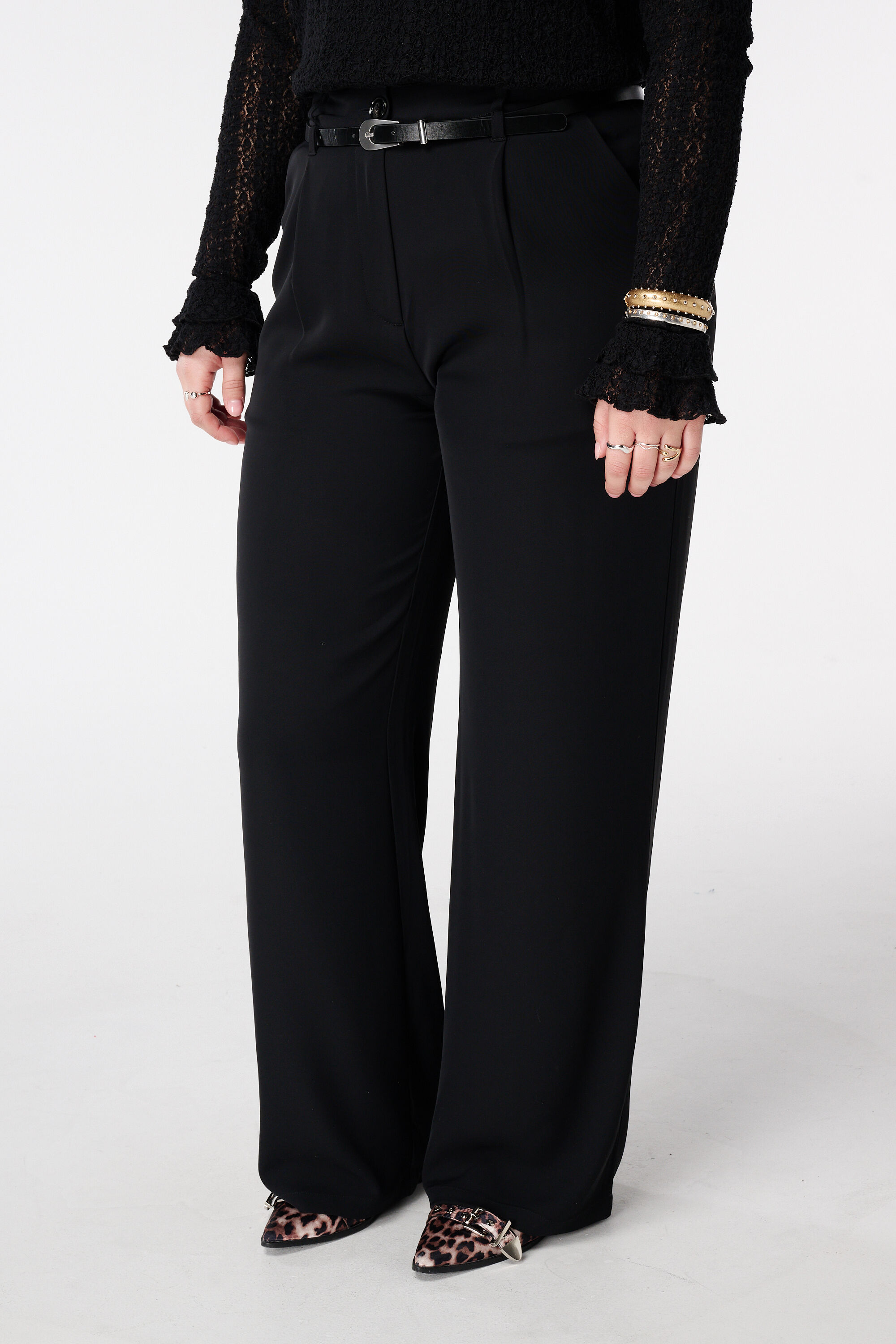 Weit geschnittene Hose mit G&uuml;rtel image number 5