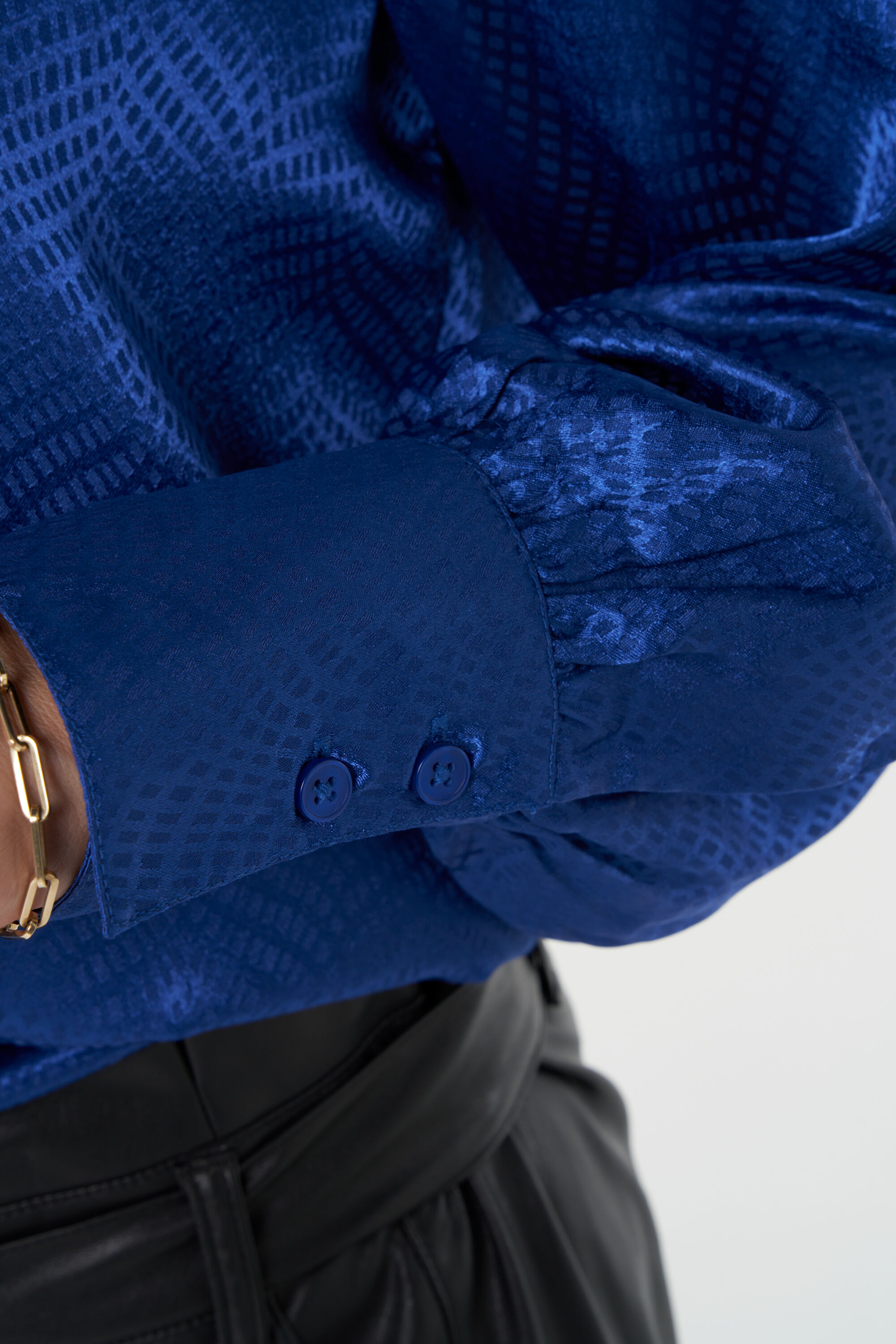 Bluse aus gl&auml;nzendem Stoff  image number 5