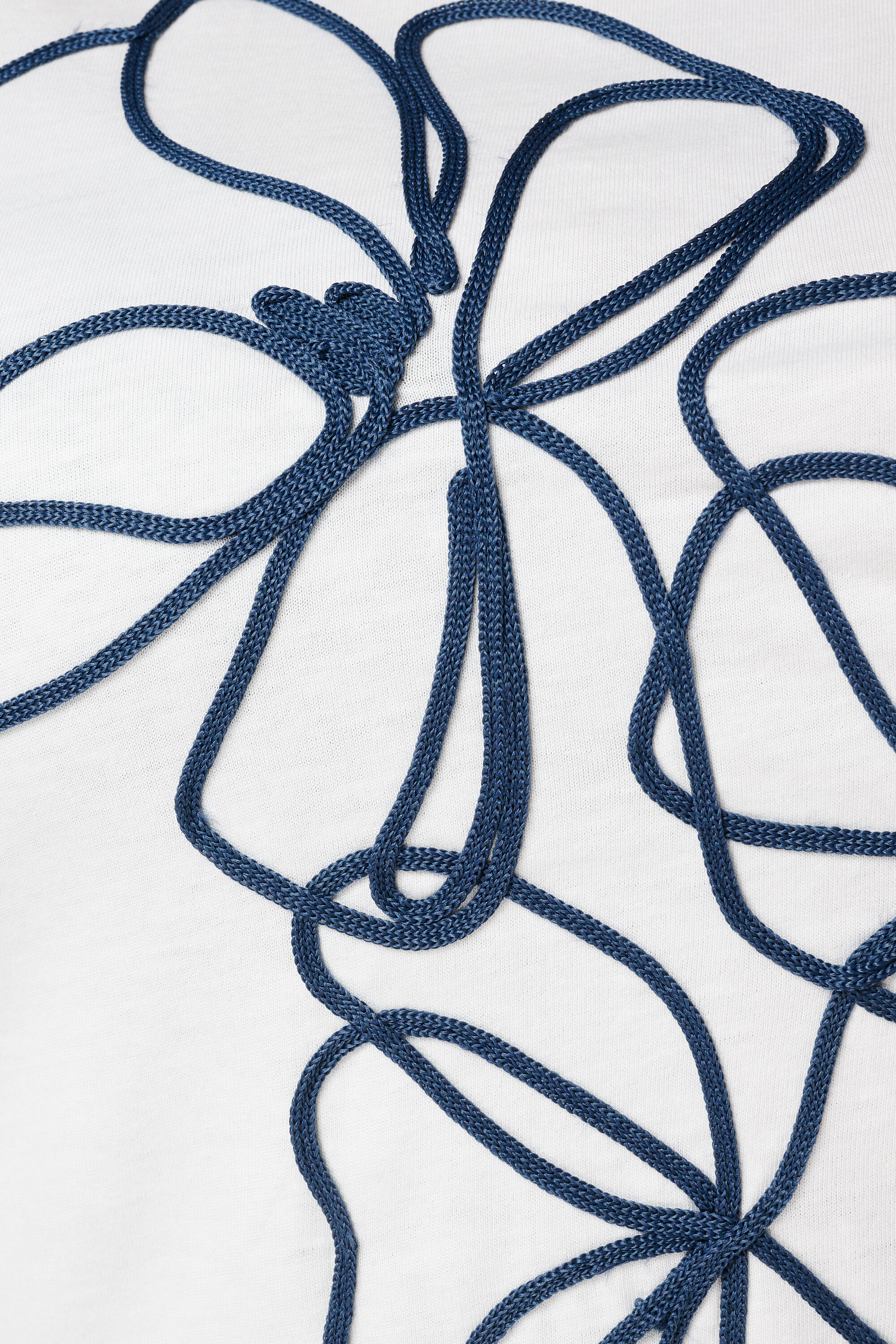 T-Shirt mit Stickerei image number 6