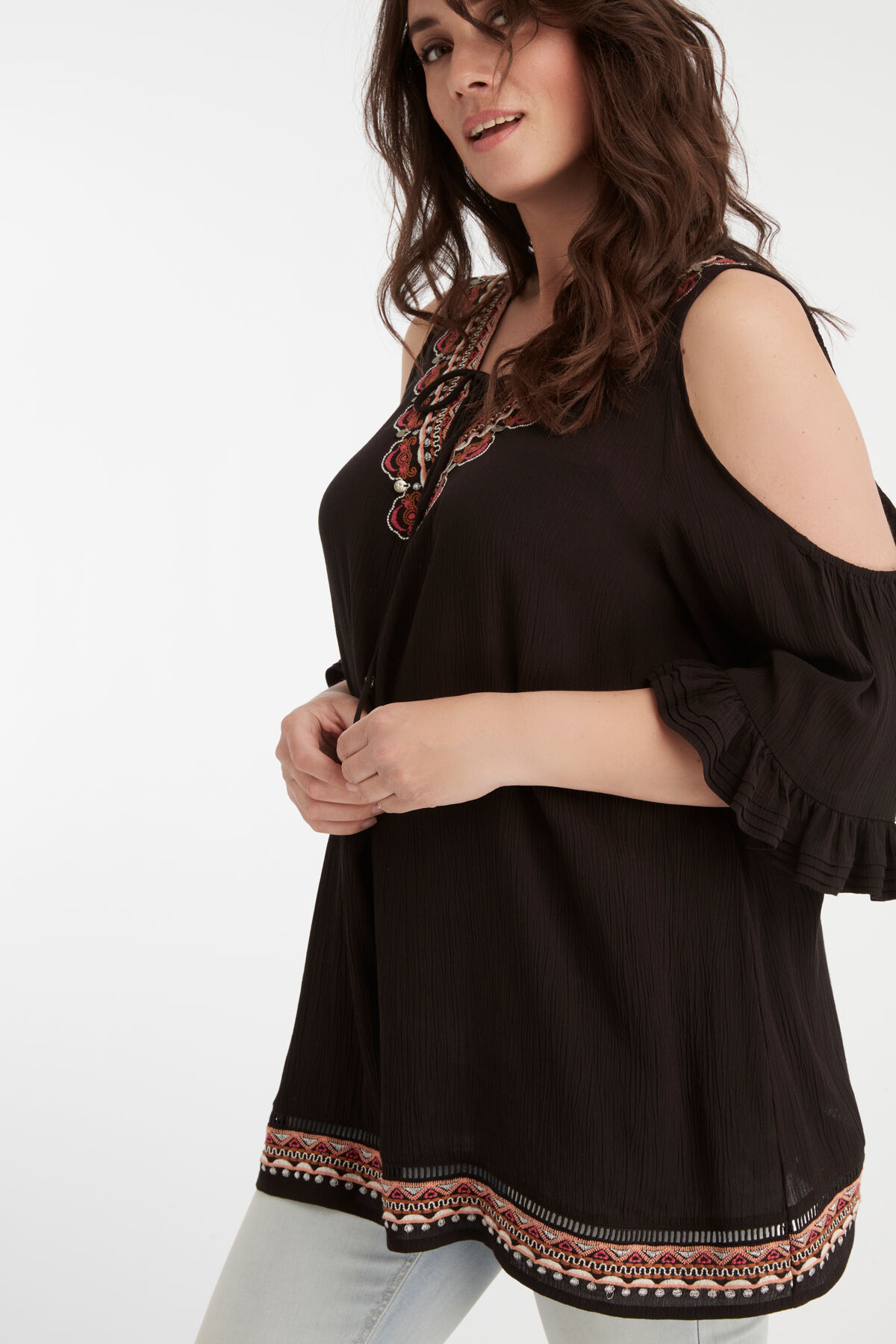 Bluse mit offenen Schultern und Stickerei image number 3