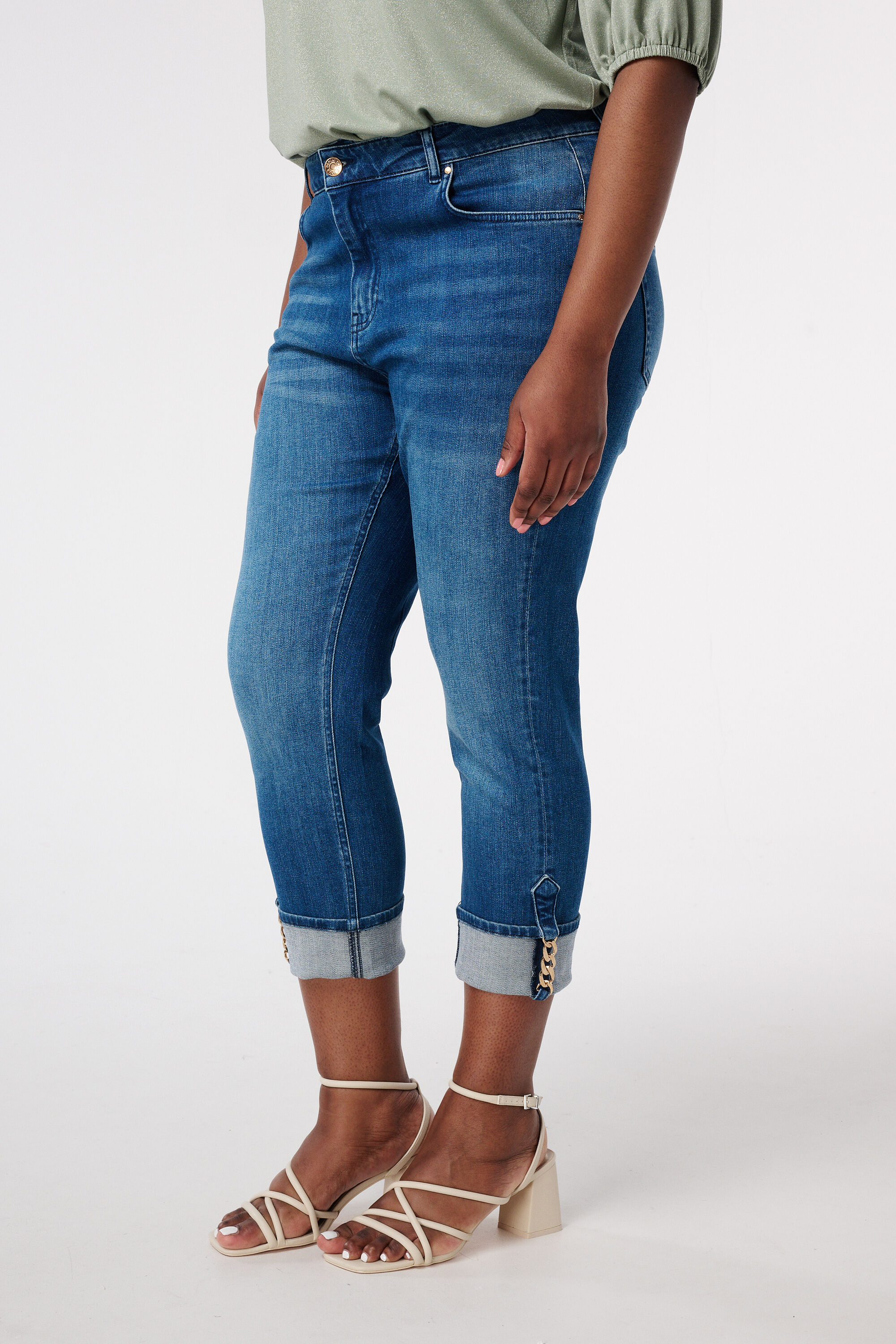 Capri-Jeans mit umgekrempeltem Bein image number 5