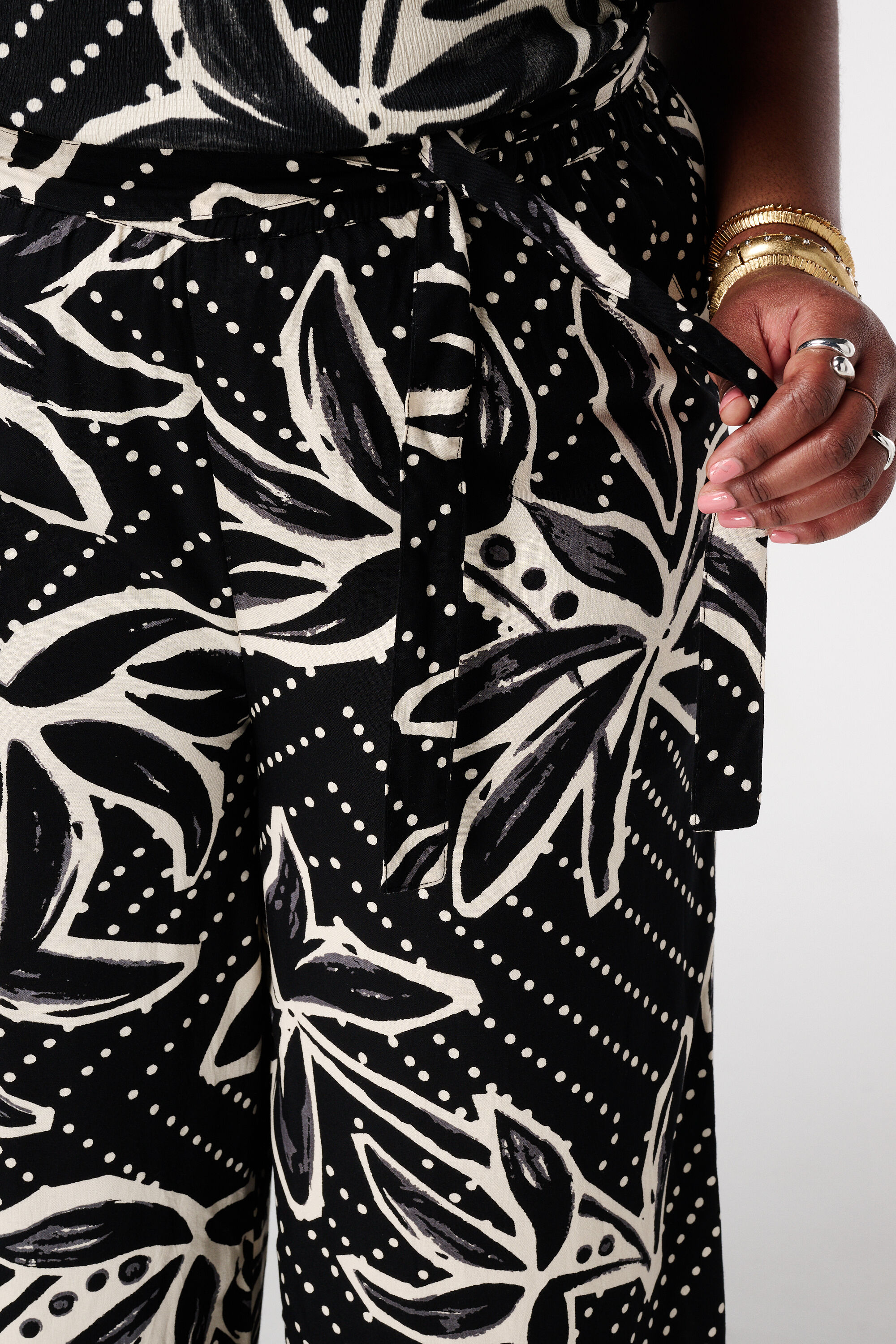 Wide-Leg-Hose mit Print image number 4