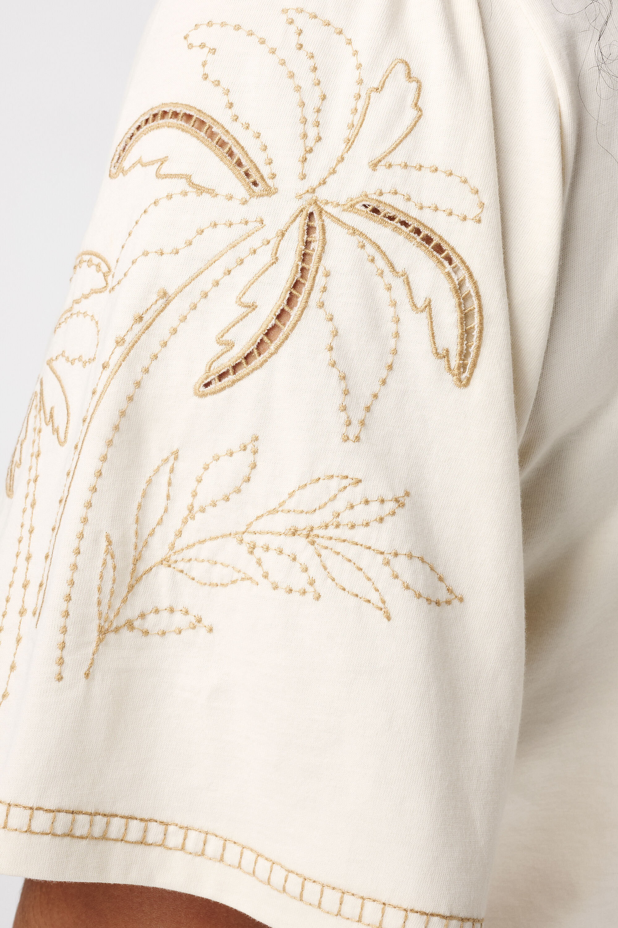 T-Shirt mit Broderie image number 6