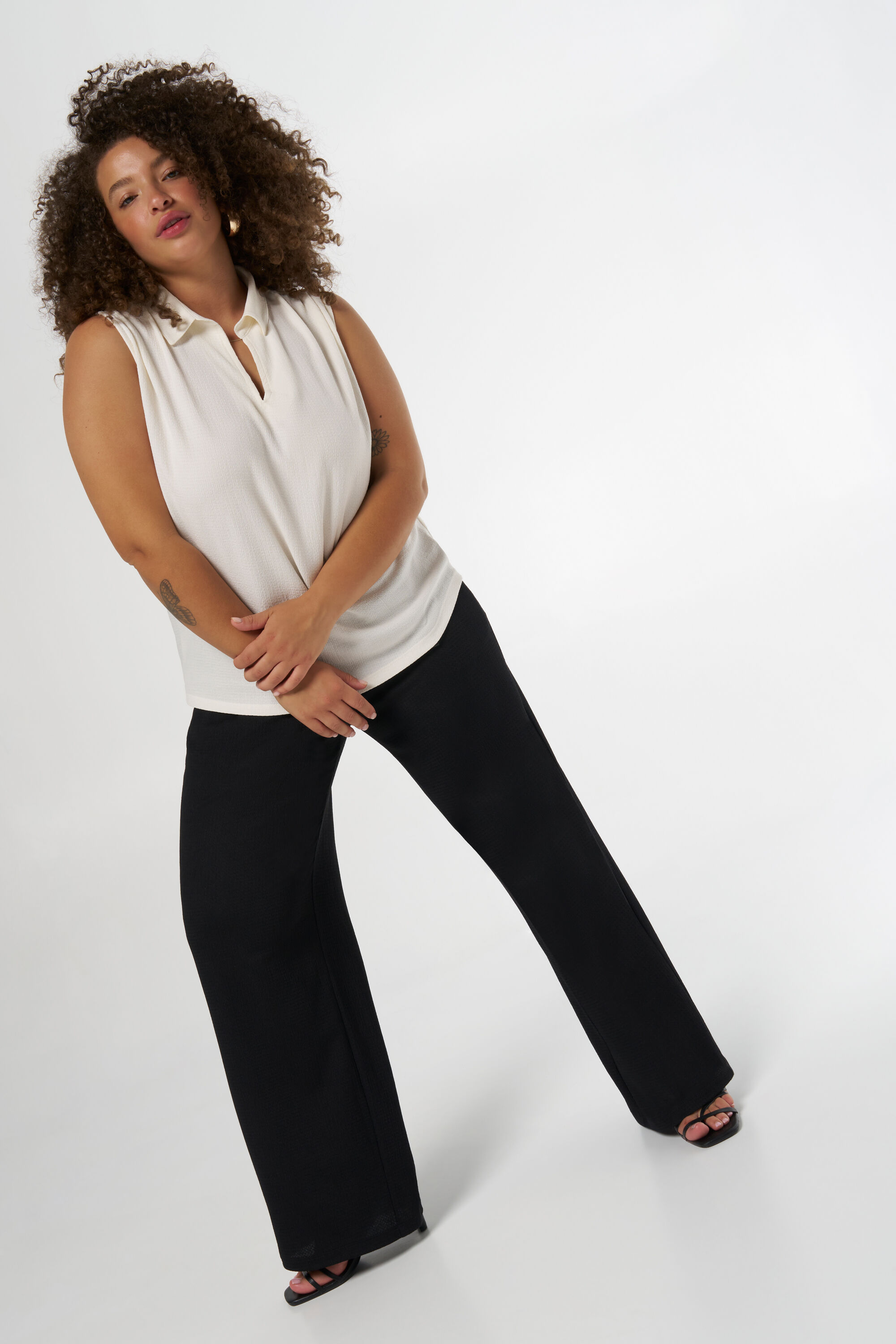 &Auml;rmelloses Oberteil mit Kragen image number 5