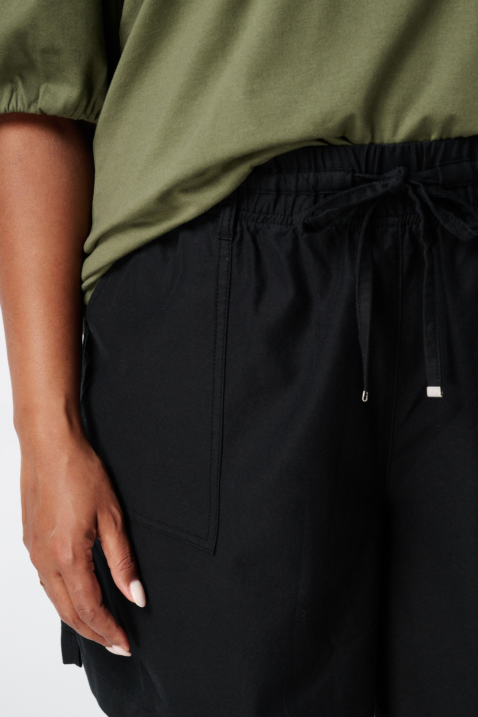 Shorts mit Kordelg&uuml;rtel  image number 4
