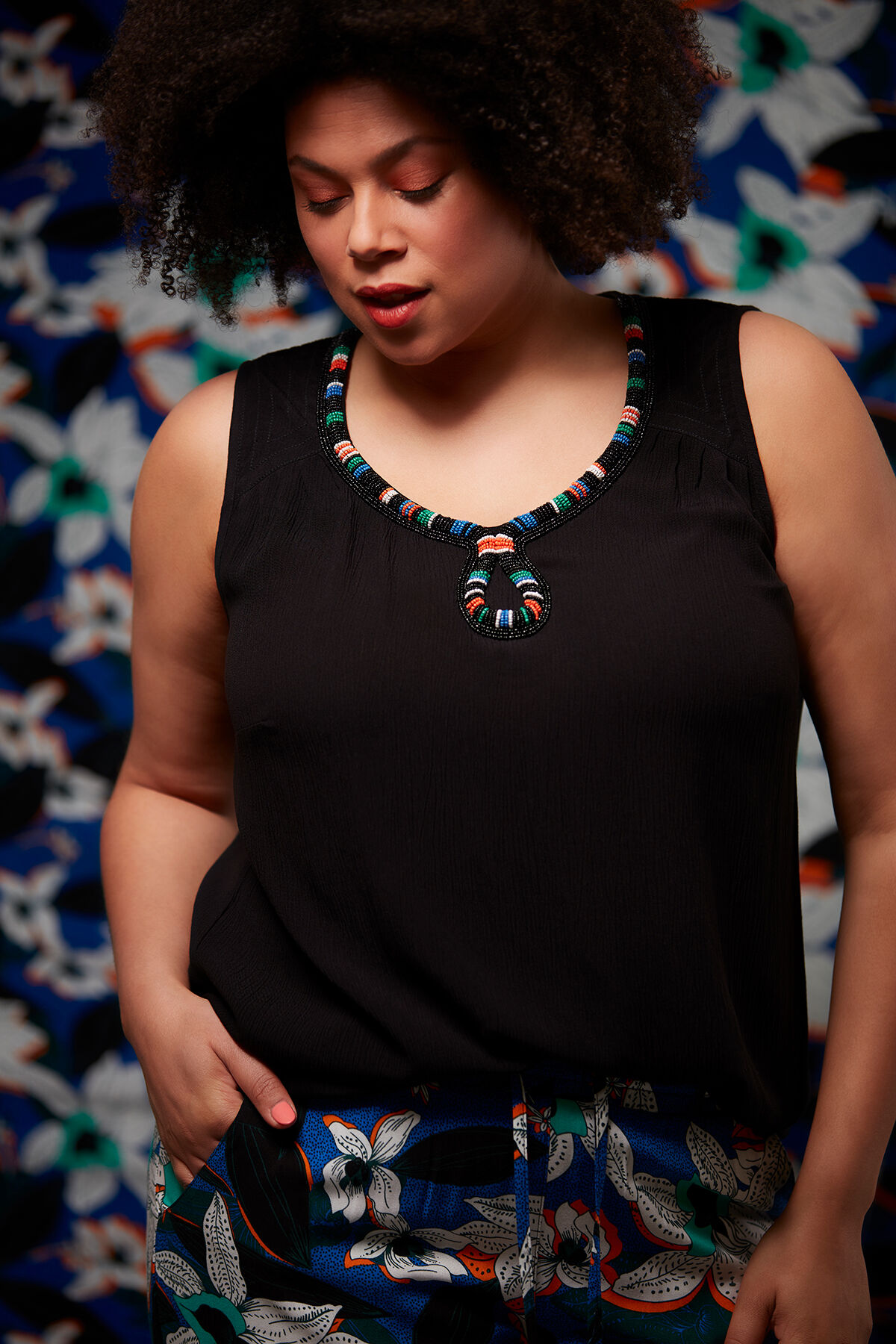 Bluse mit Perlendetail image number 7