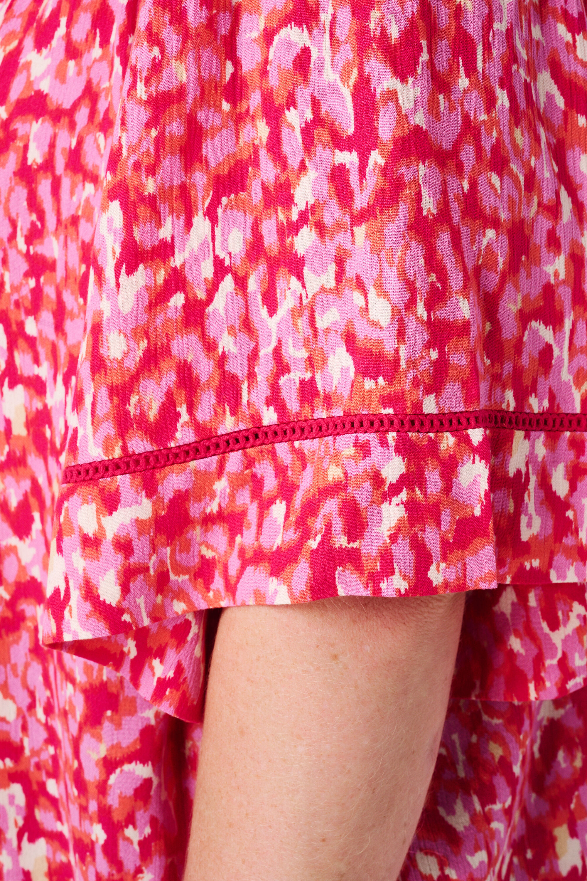 Bluse mit Druck und Schleifendetail image number 6