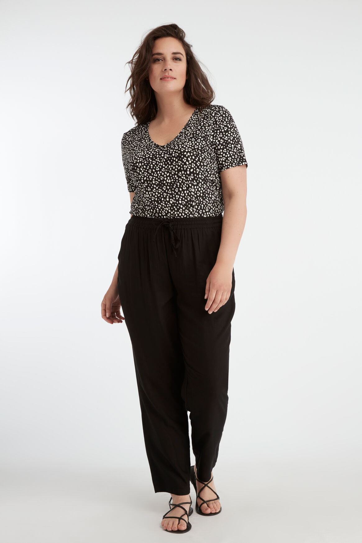 Hose in lockerer Passform image number 0