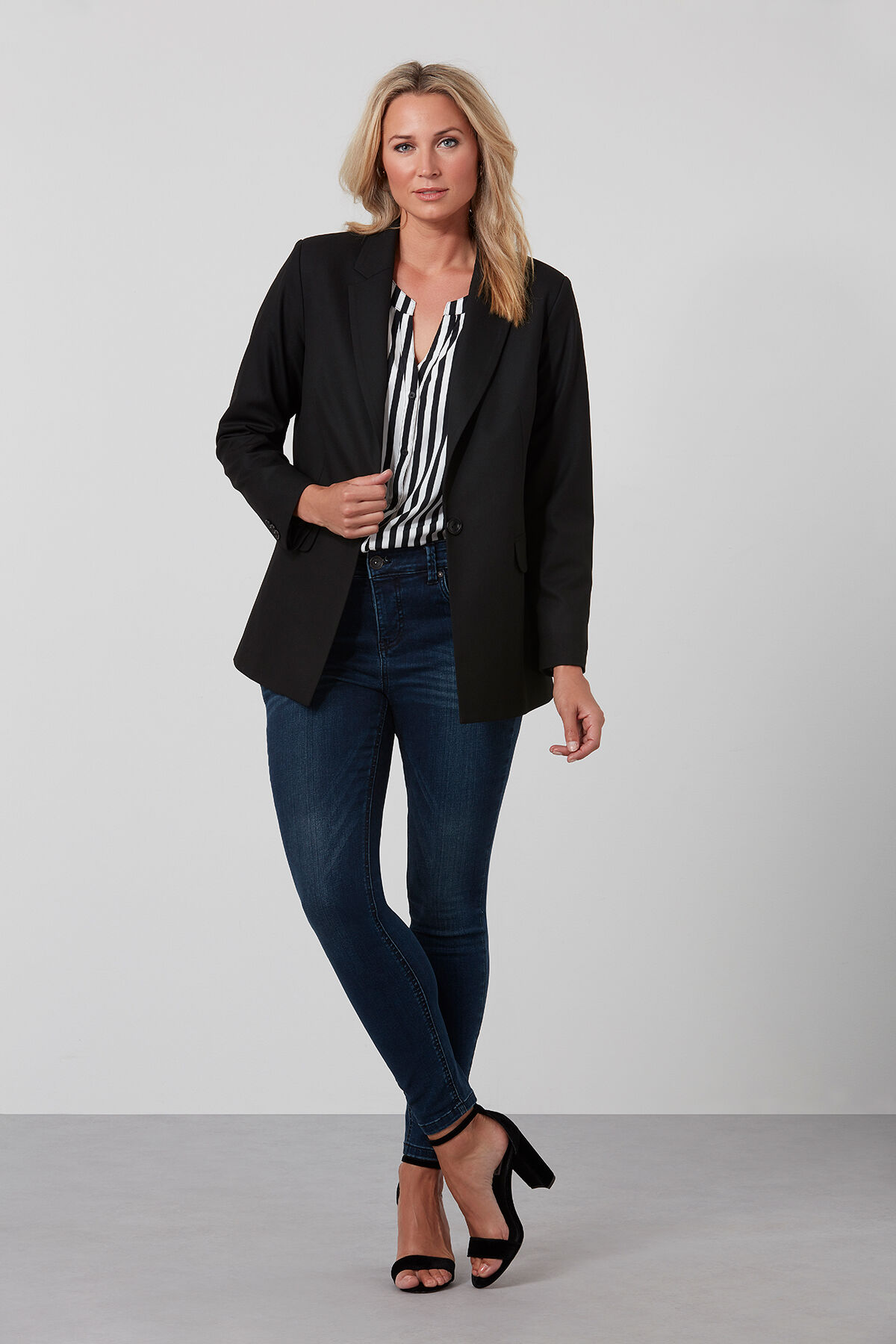 Blazer image number 4