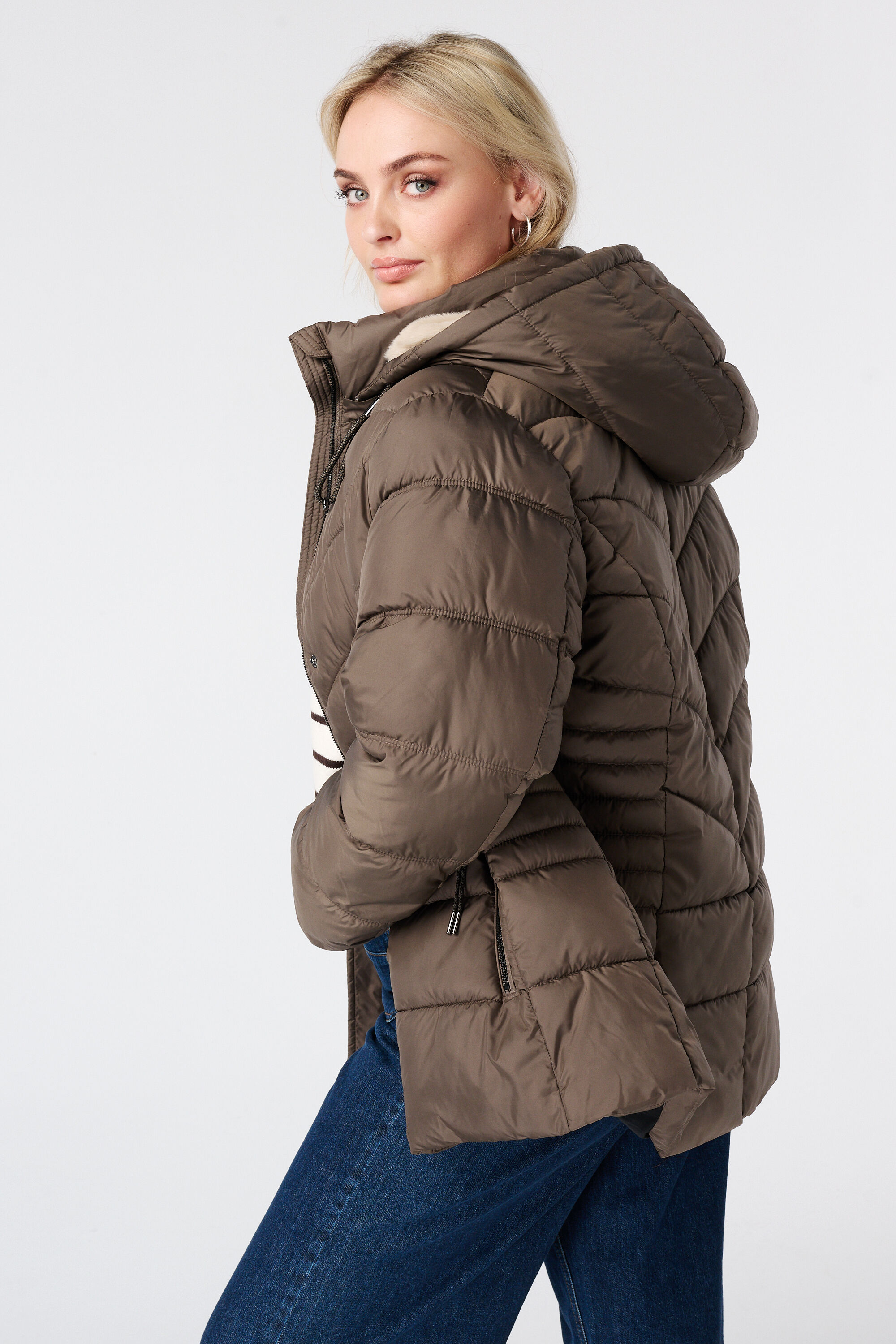 Gesteppte Jacke mit Kapuze image number 1