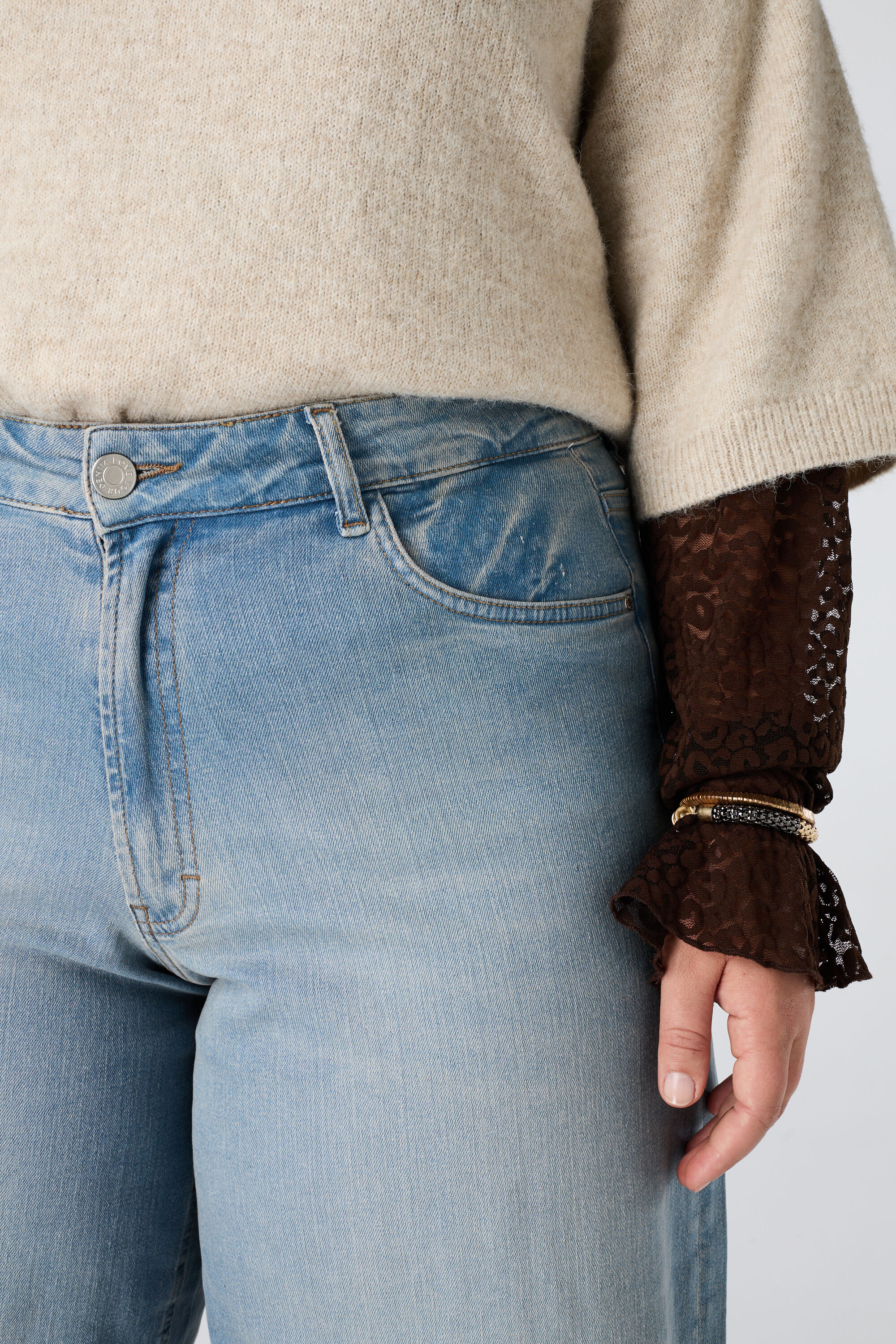 Barrel Jeans image number 4