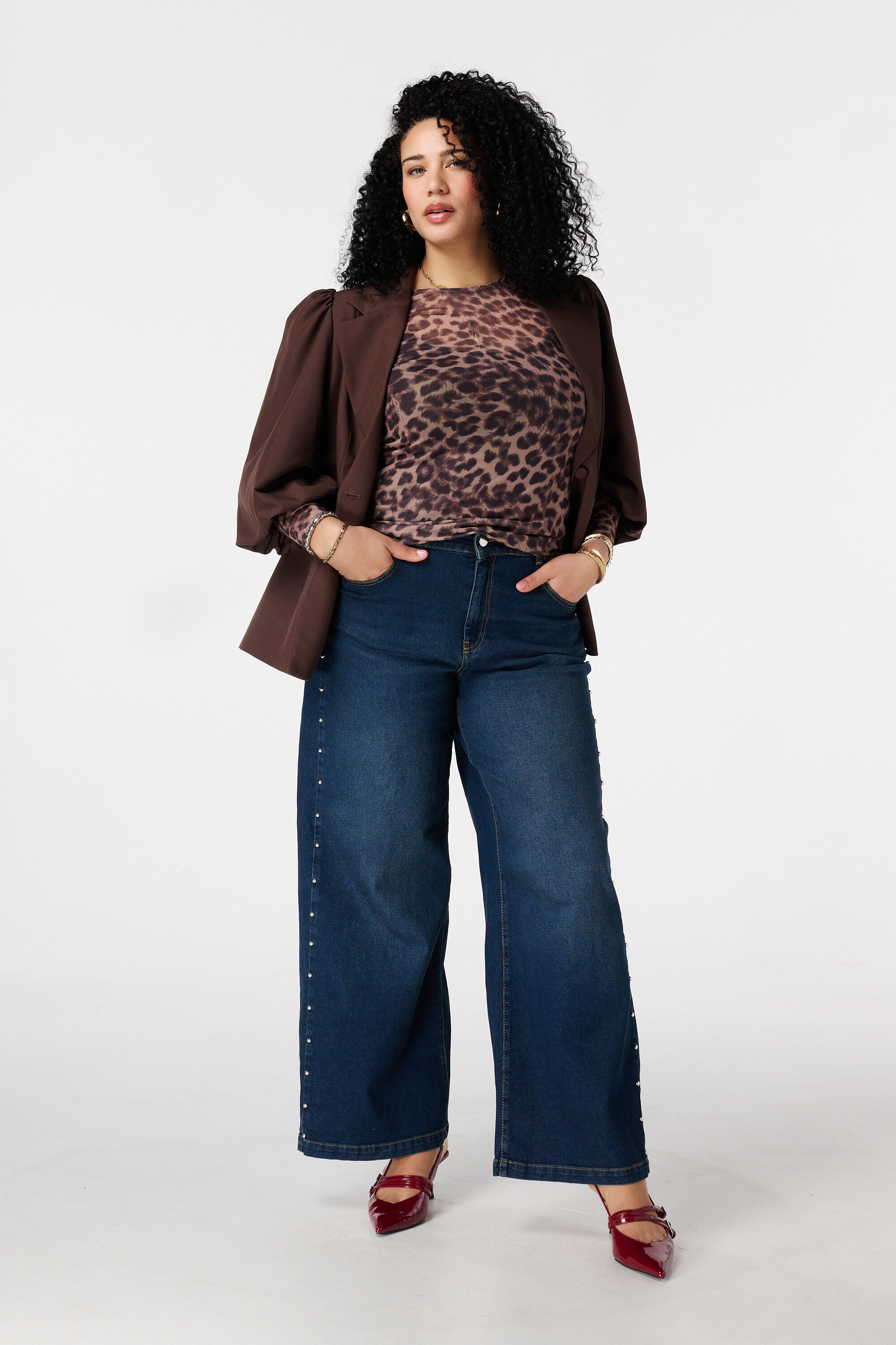 Wide Leg Jeans mit Nieten image number 0