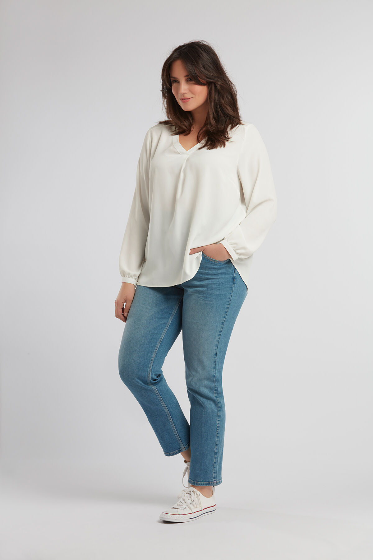 ROSE Loose-Leg Jeans image number 6