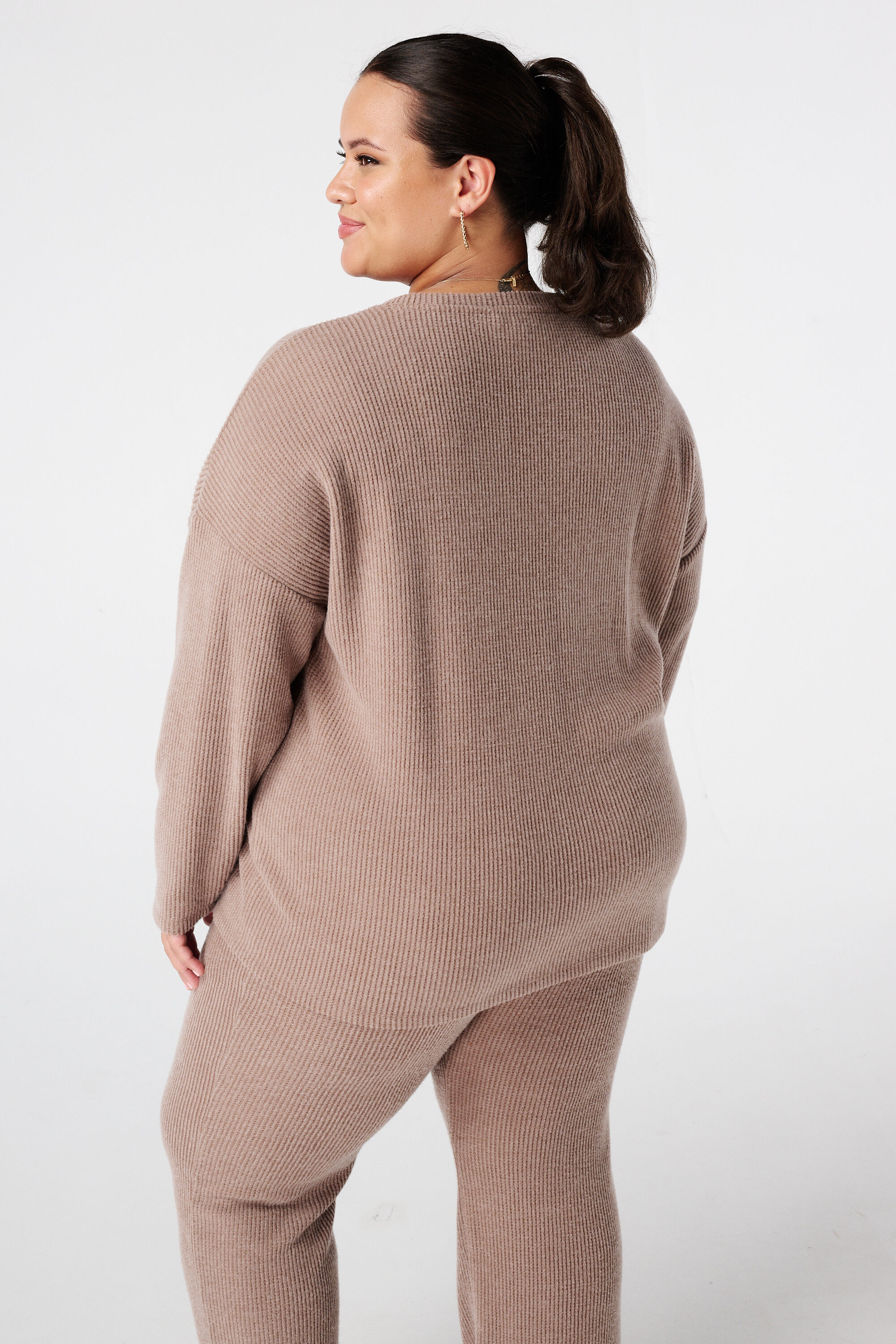 Fein gestrickter Pullover image number 3