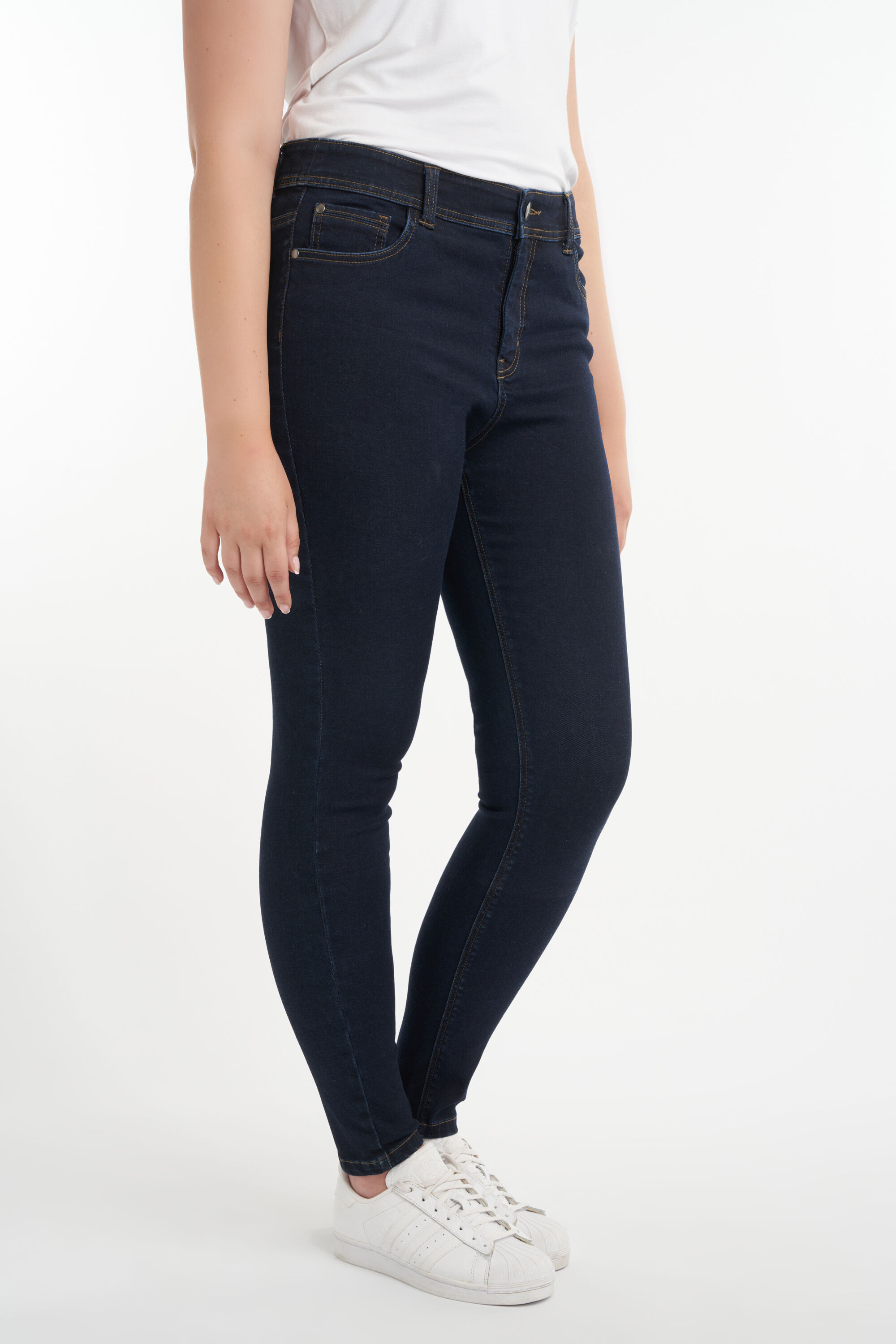 Skinny-Leg Jeans SHAPES image number 5