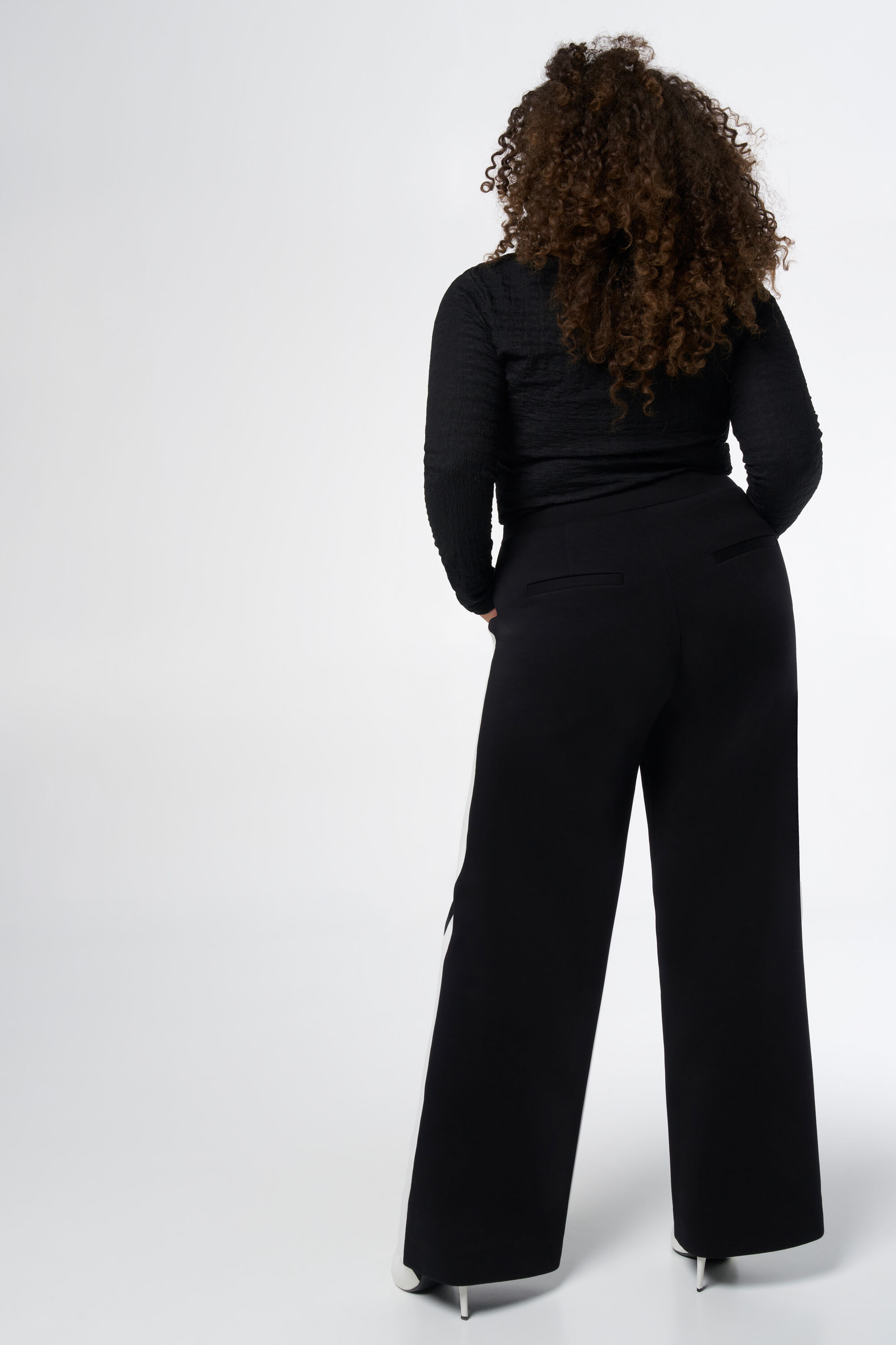 Sportliche Hose image number 3