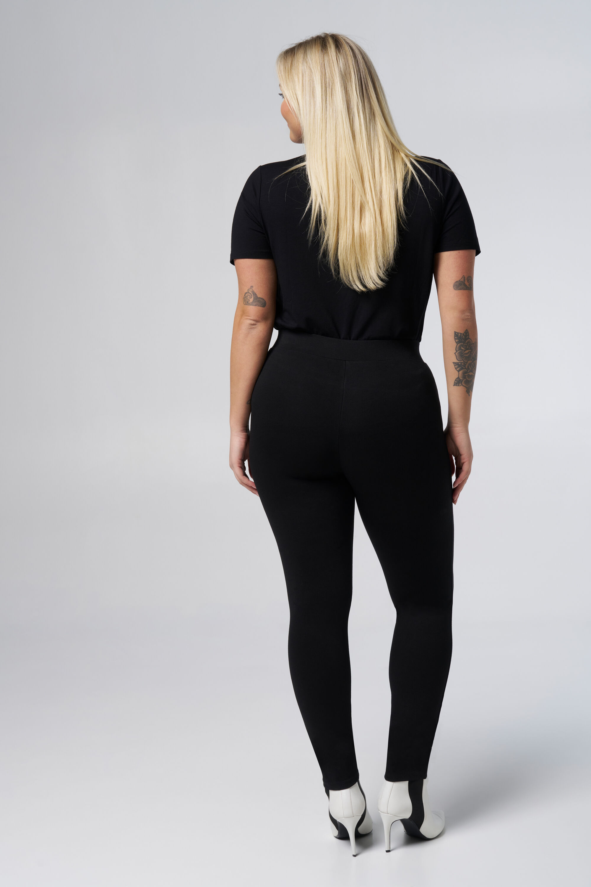 Tregging mit goldenen Kn&ouml;pfen image number 3