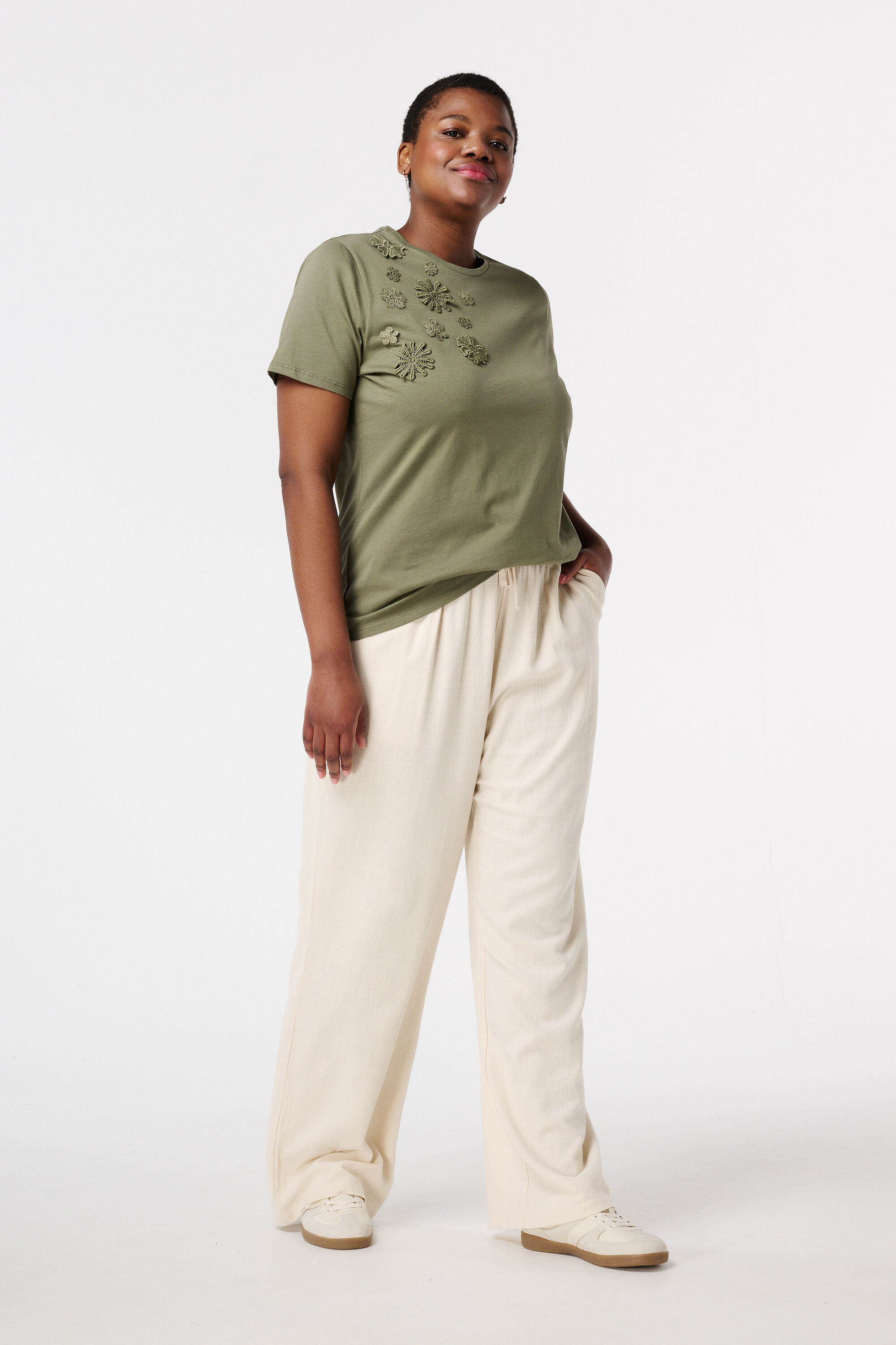 T-Shirt mit Blumen image number 5