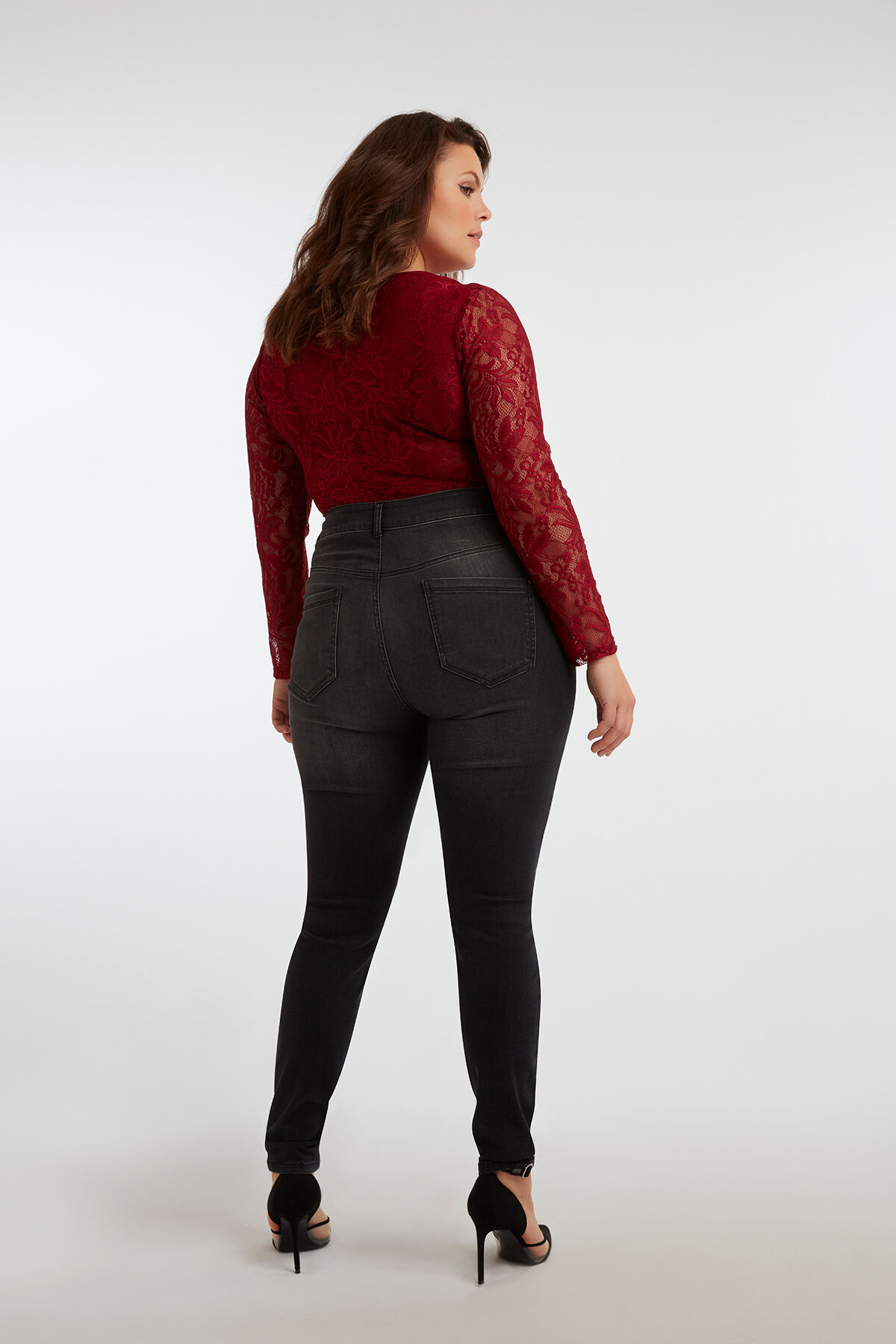 Body mit Spitze image number 6