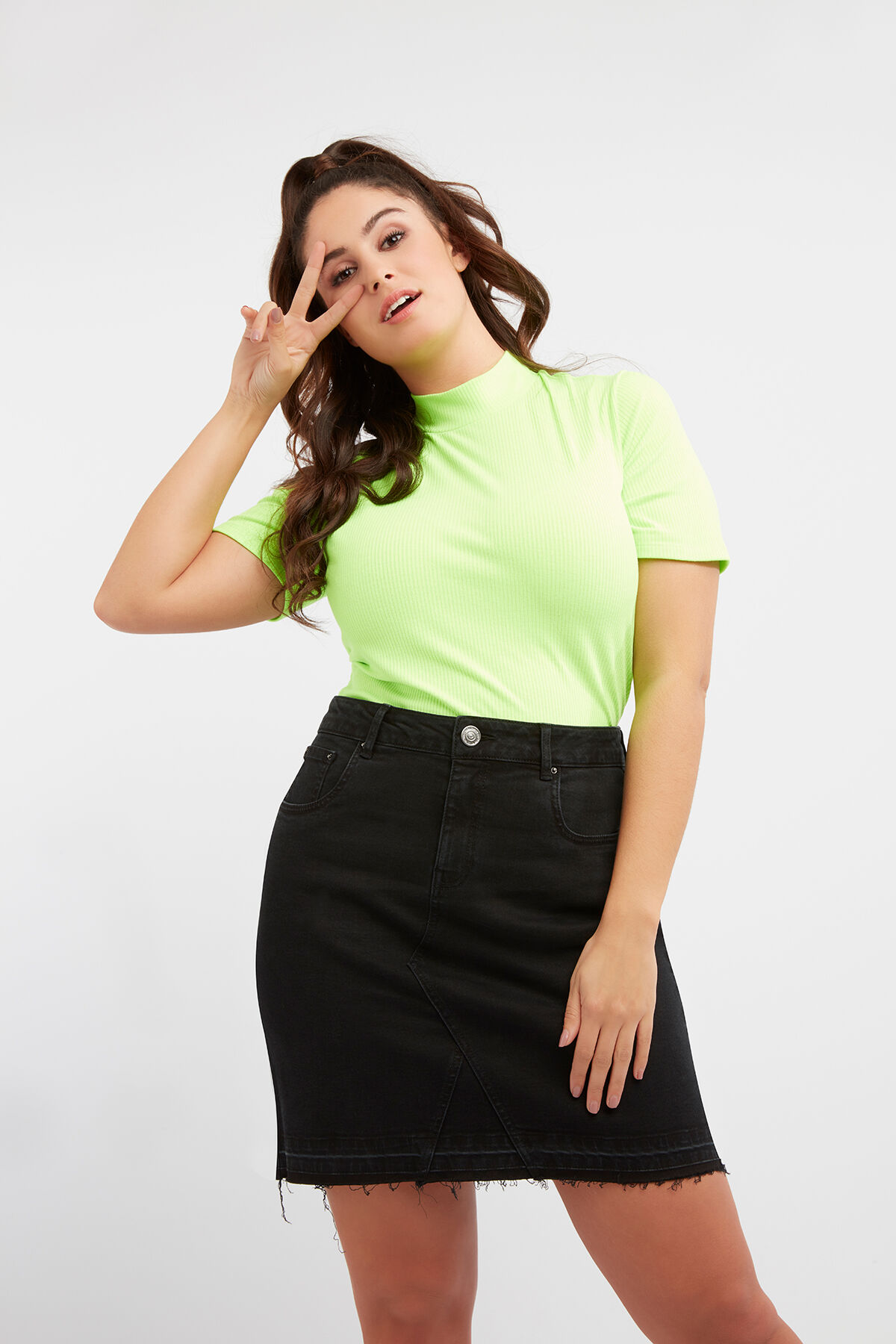 Geripptes, hochgeschlossenes Neon-T-Shirt image number 6