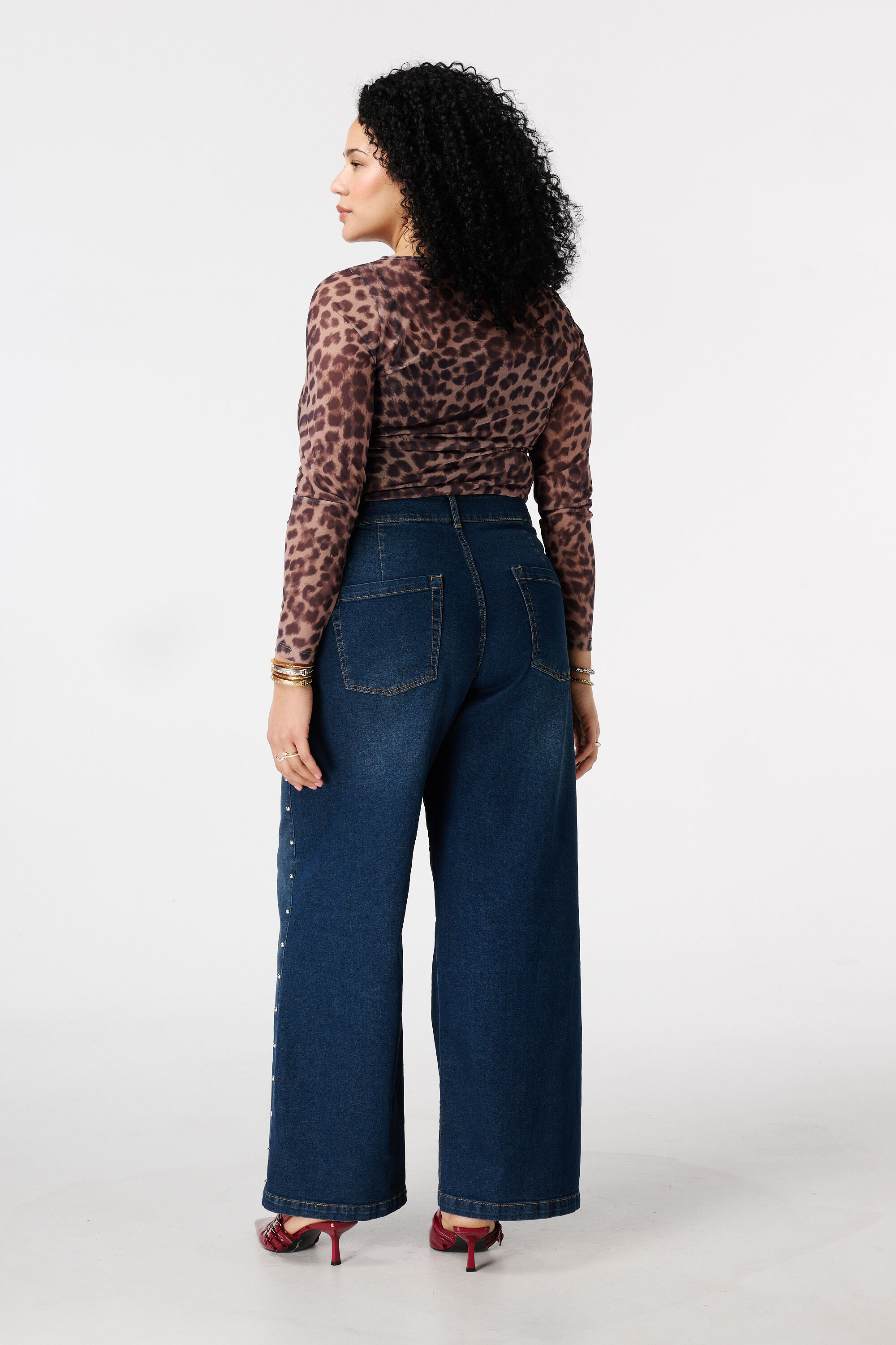 Wide Leg Jeans mit Nieten image number 3