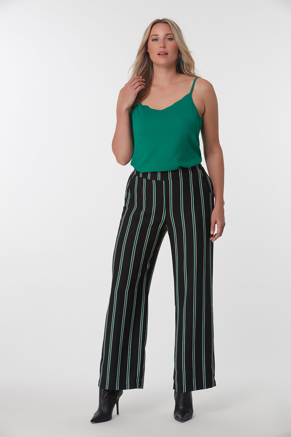 Gestreifte Hose mit weitem Bein image number 4