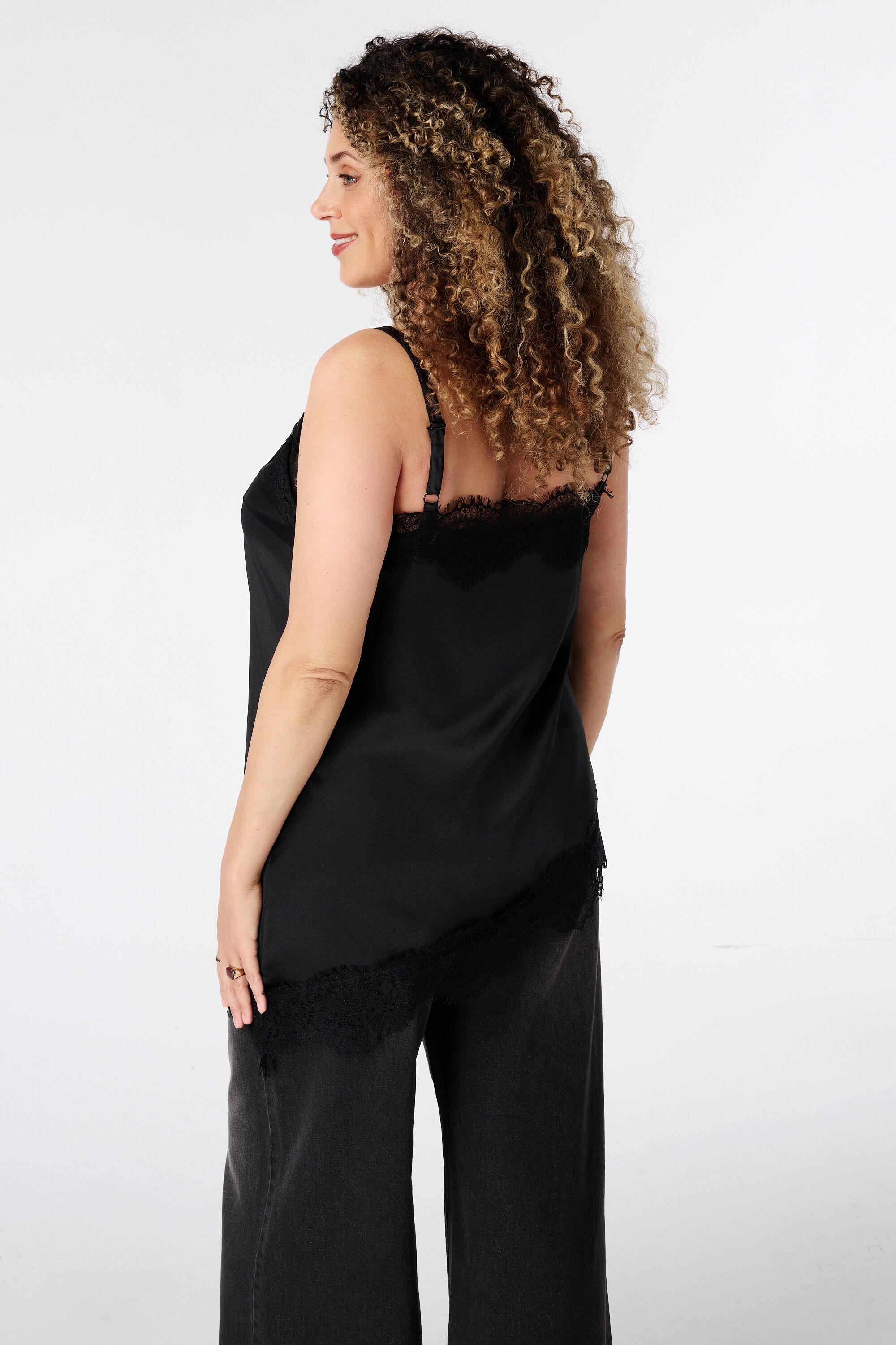 Asymmetrisches Shirt mit Spitze image number 3